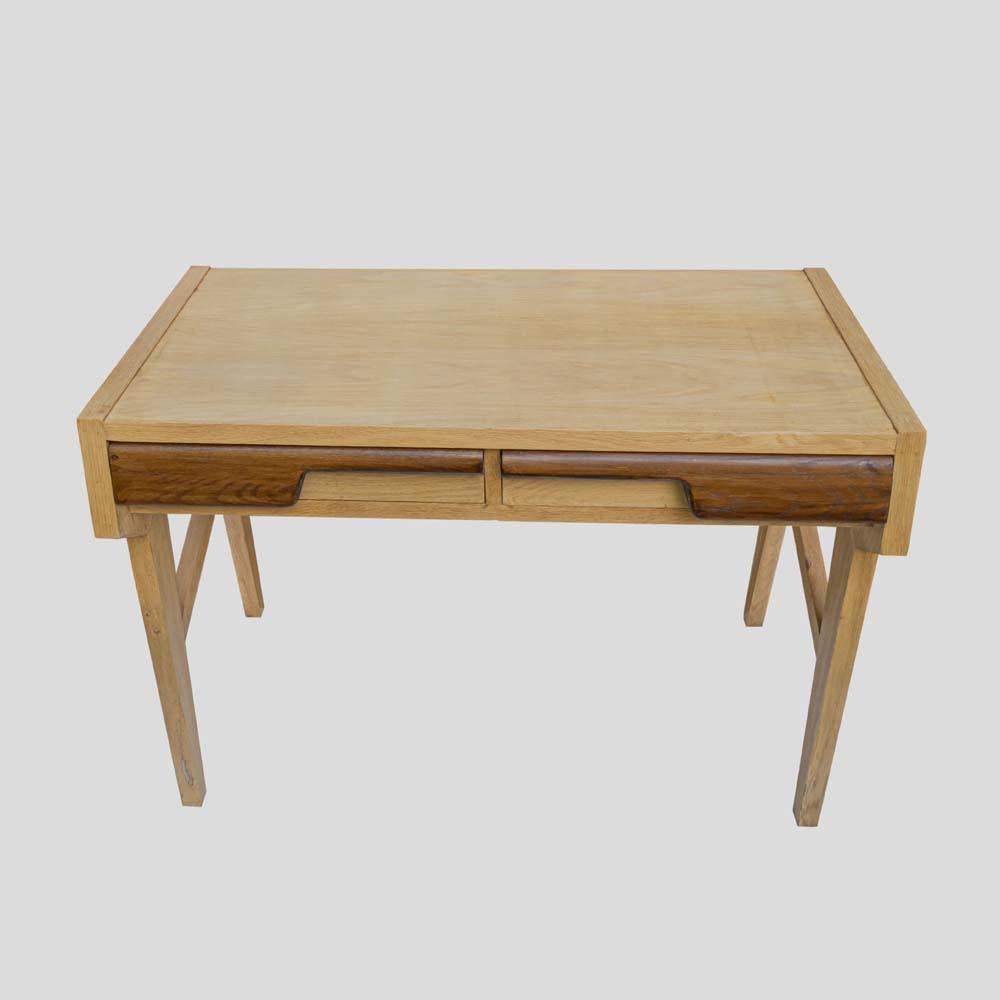 Legno Scrivania italiana del 1950 in frassino con due cassetti nello stile di Paolo Buffa in vendita