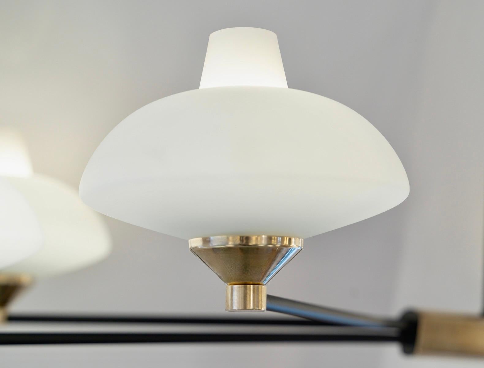 Ottone Lampadario raro del 1950 della Maison Arlus in vendita