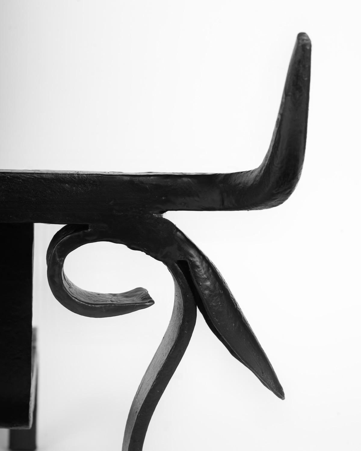 Pair of wrought iron ‘bull's head’ andirons.
The front part consists of a stylised bull's head resting on the ground, with the bridge of the nose extending to the rear to serve as a support for logs for the fire.
