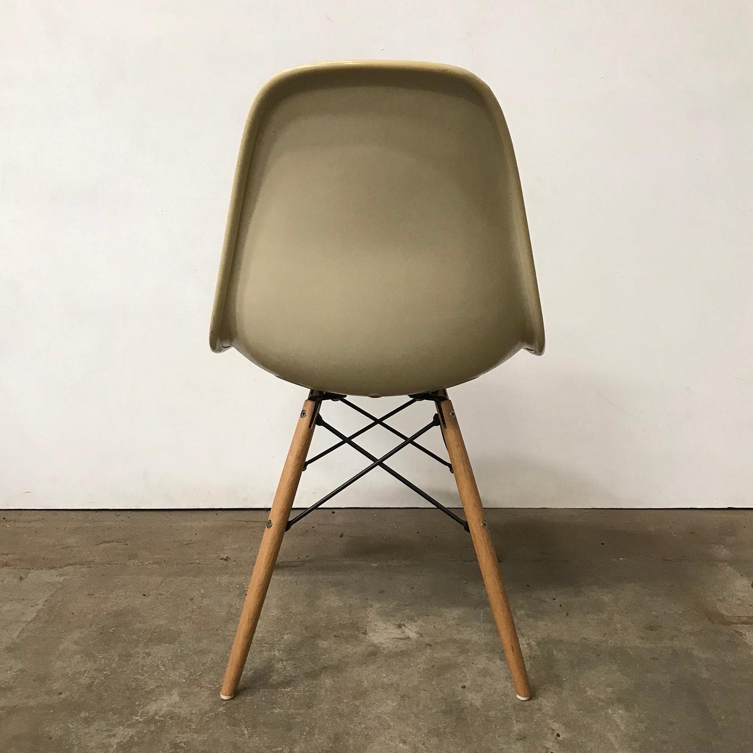 Mid-Century Modern 1950, Ray and Charles Eames for Herman Miller, DSS Upholstered Dowel Base Chair