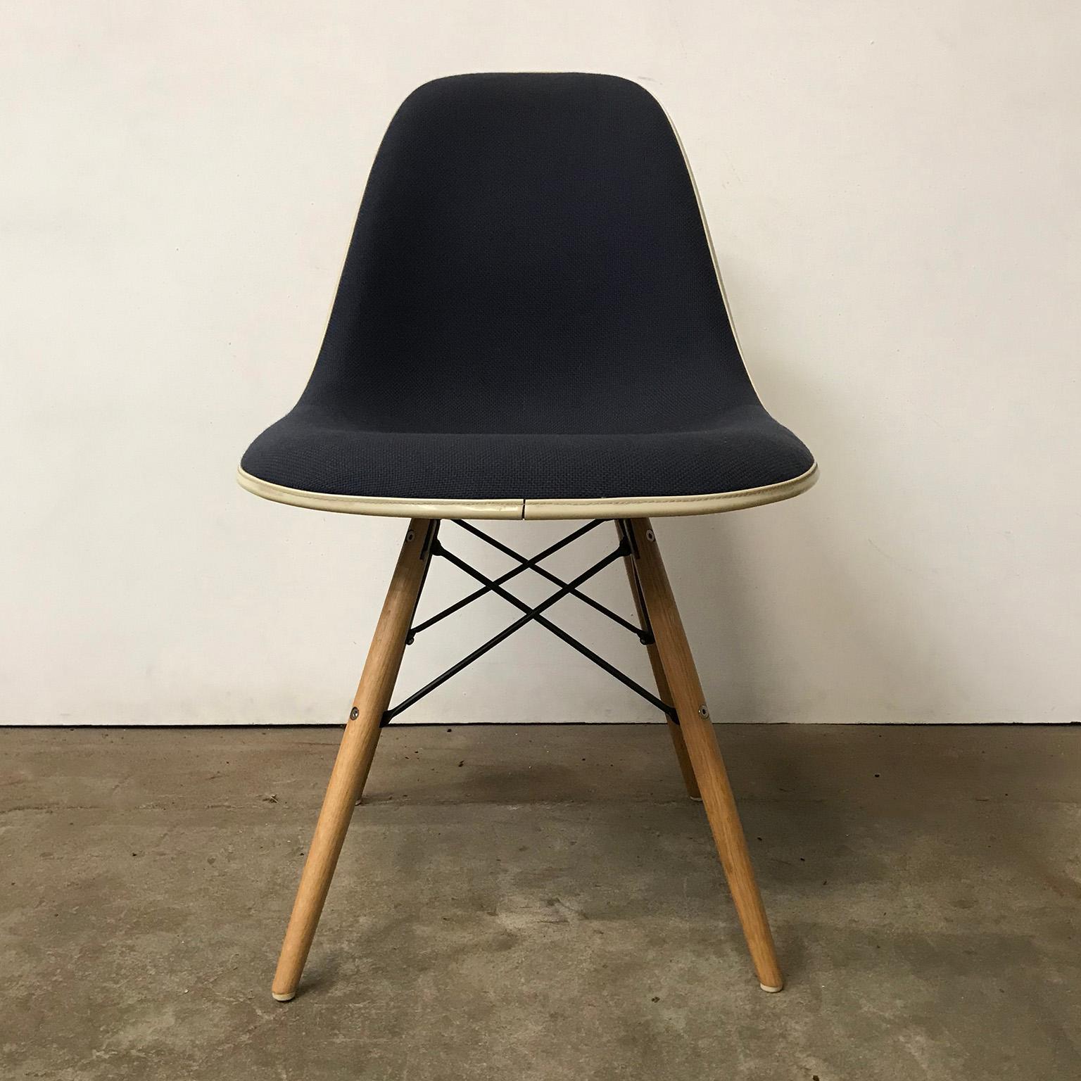 1950, Ray and Charles Eames for Herman Miller, DSS Upholstered Dowel Base Chair In Good Condition In Amsterdam IJMuiden, NL