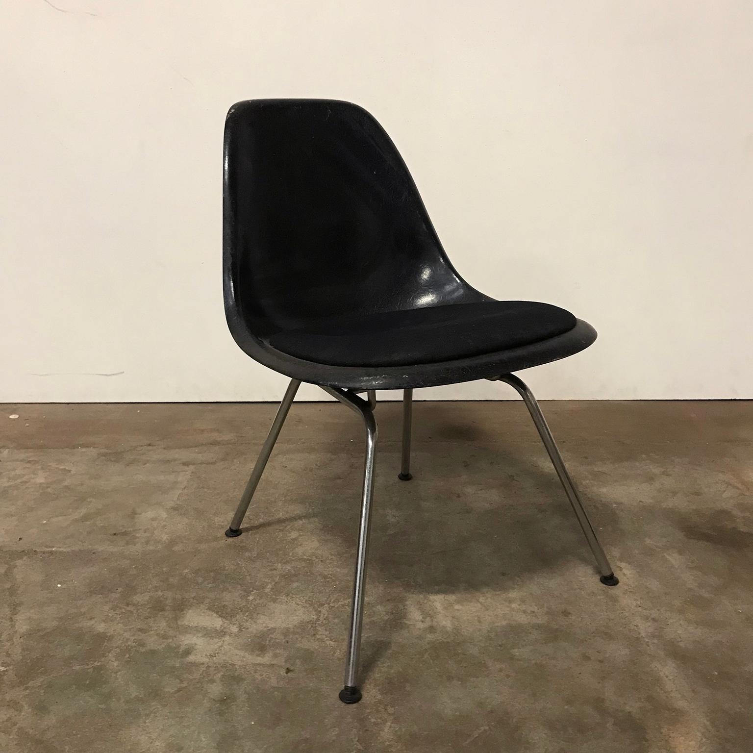 Eames side shells in black with black cushion by Herman Miller. Availability of five shells. The shells show traces of wear like some stains on the cushion and some on the shells. Picture #2 show the shell on an H-base. Also other bases are