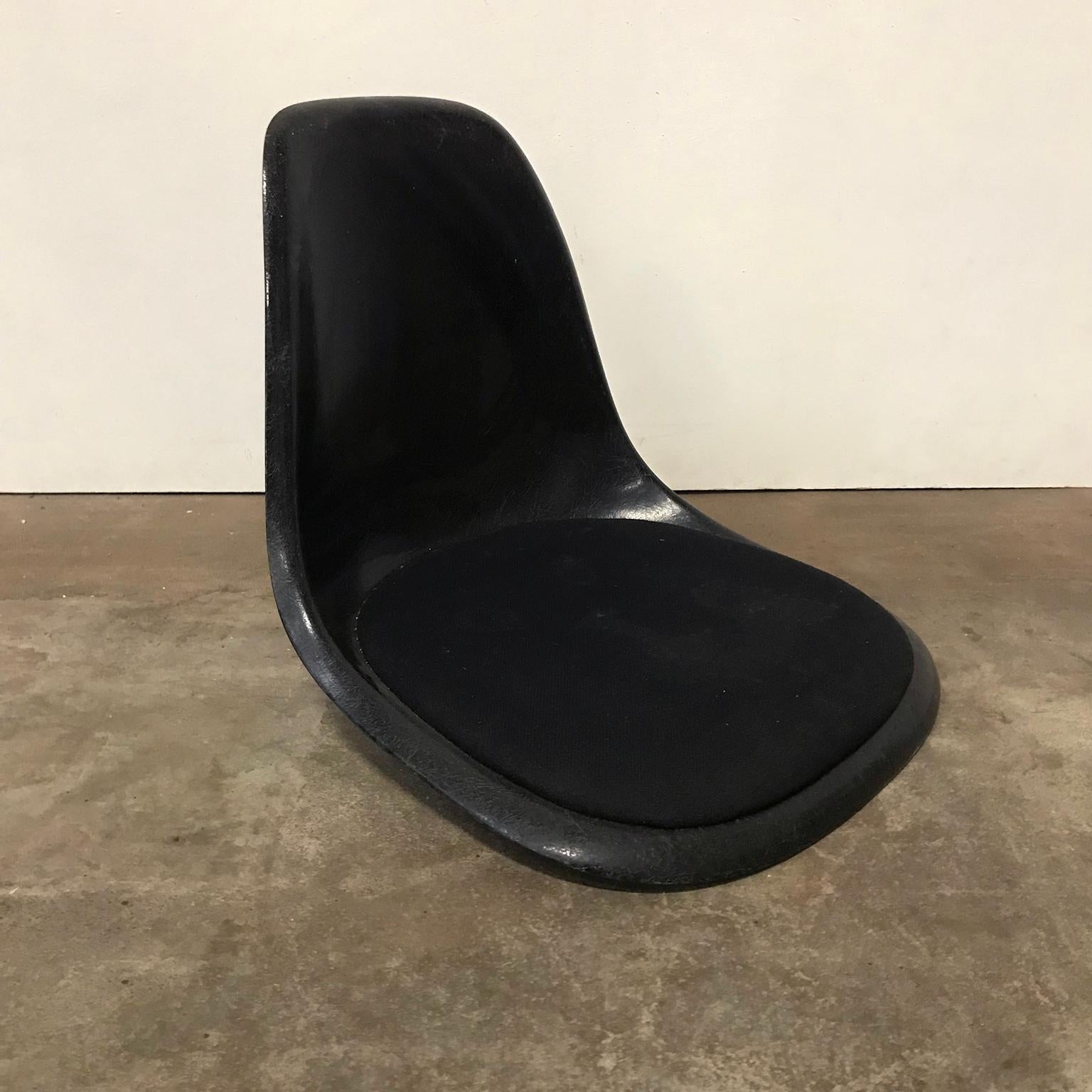 1950, Ray & Charles Eames for Herman Miller, DSS Upholstered Fiber H-Base Chair In Good Condition In Amsterdam IJMuiden, NL