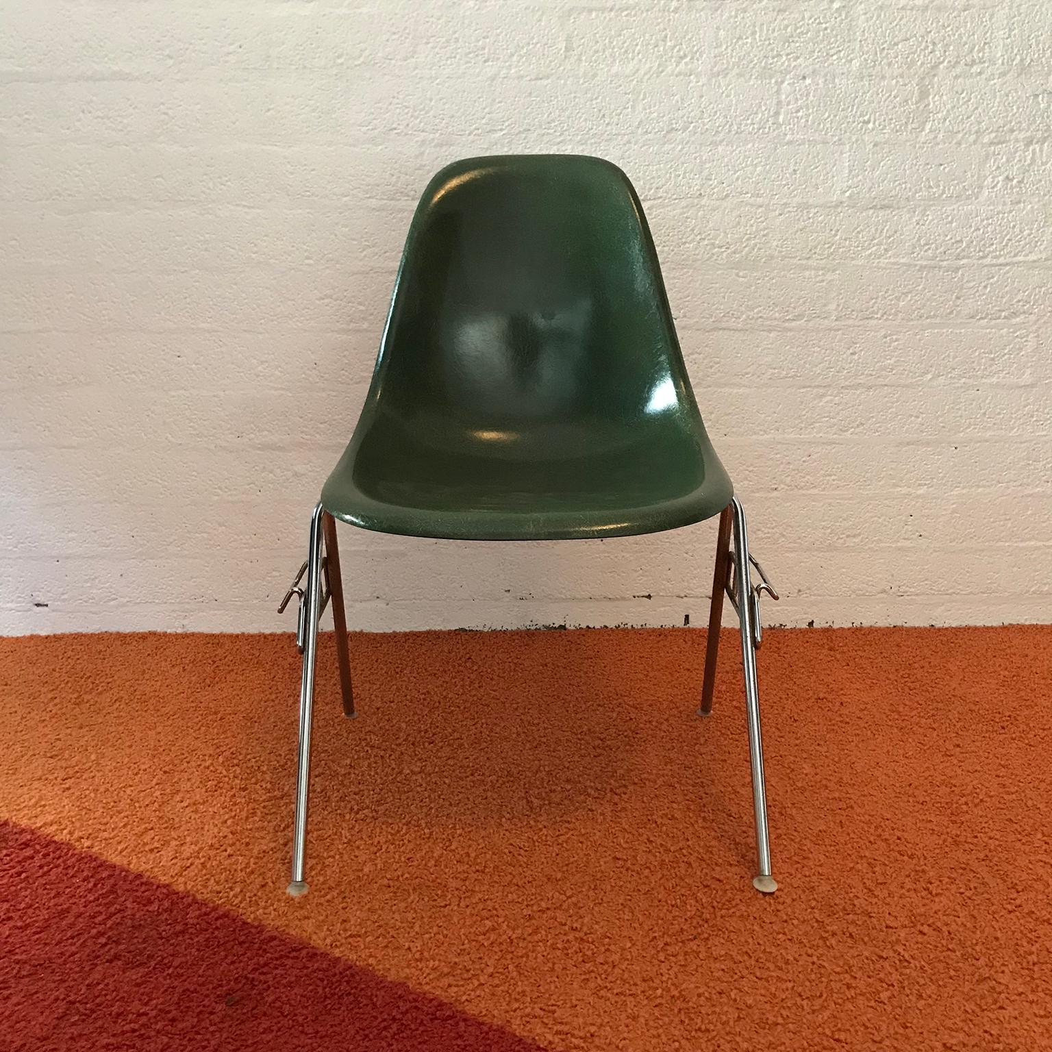 Ensemble de chaises empilables en fibre de verre DSS Ray & Charles Eames pour Herman Miller, 1950 Bon état - En vente à Amsterdam IJMuiden, NL
