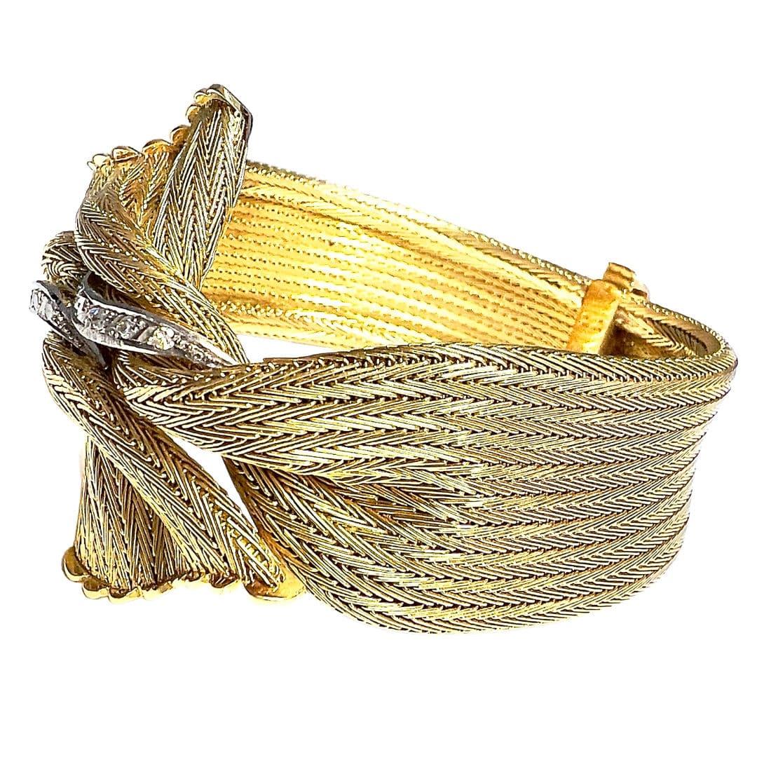  Ein atemberaubendes Armband im Retro-Design der 1950er Jahre aus 18-karätigem Gelbgold mit einem funkelnden Diamanten im Einzelschliff von 0,26 Karat. Dieses Armband ist nicht nur ein Schmuckstück, es ist ein zeitloses Symbol für Eleganz und