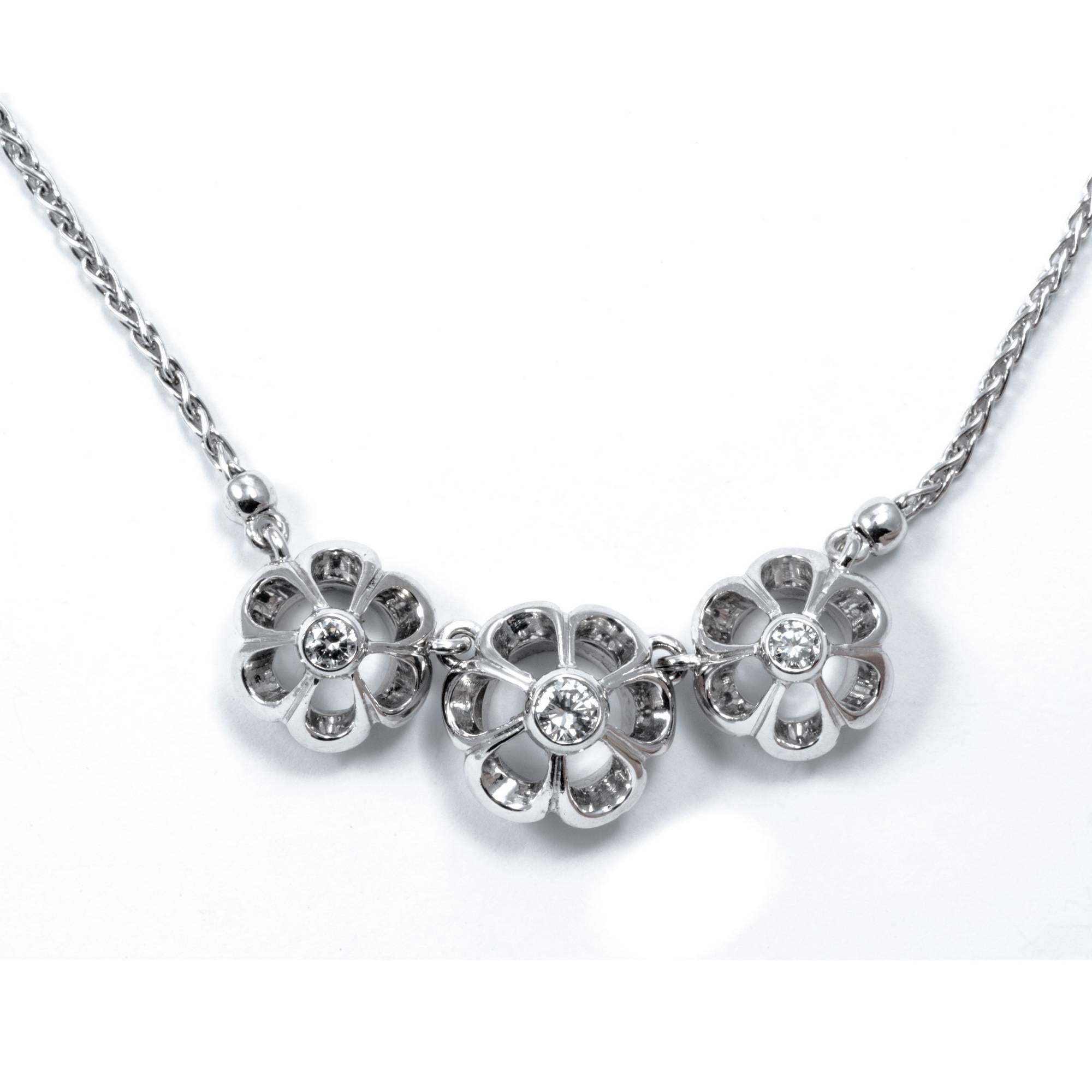 Women's or Men's 1950 Retro Floral Diamond 18K Gold Necklace For Sale
