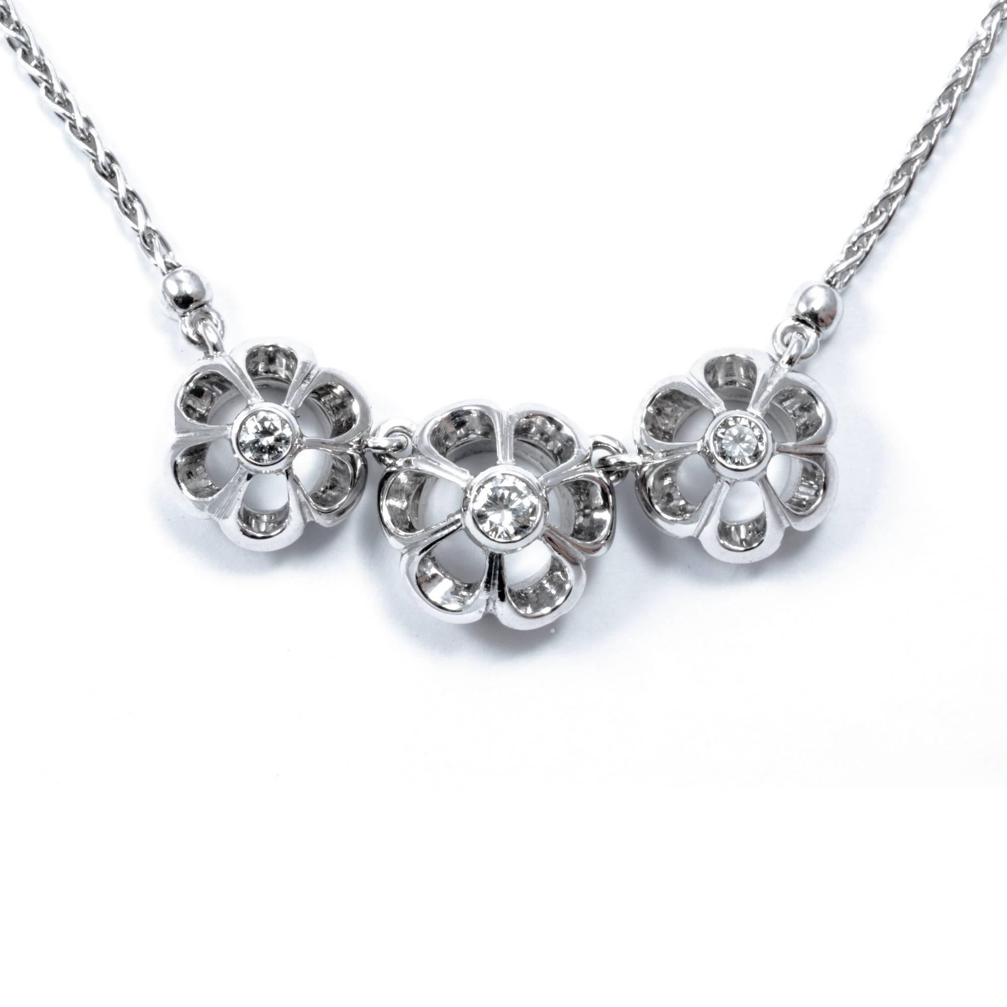 1950 Retro Floral Diamond 18K Gold Necklace For Sale 1