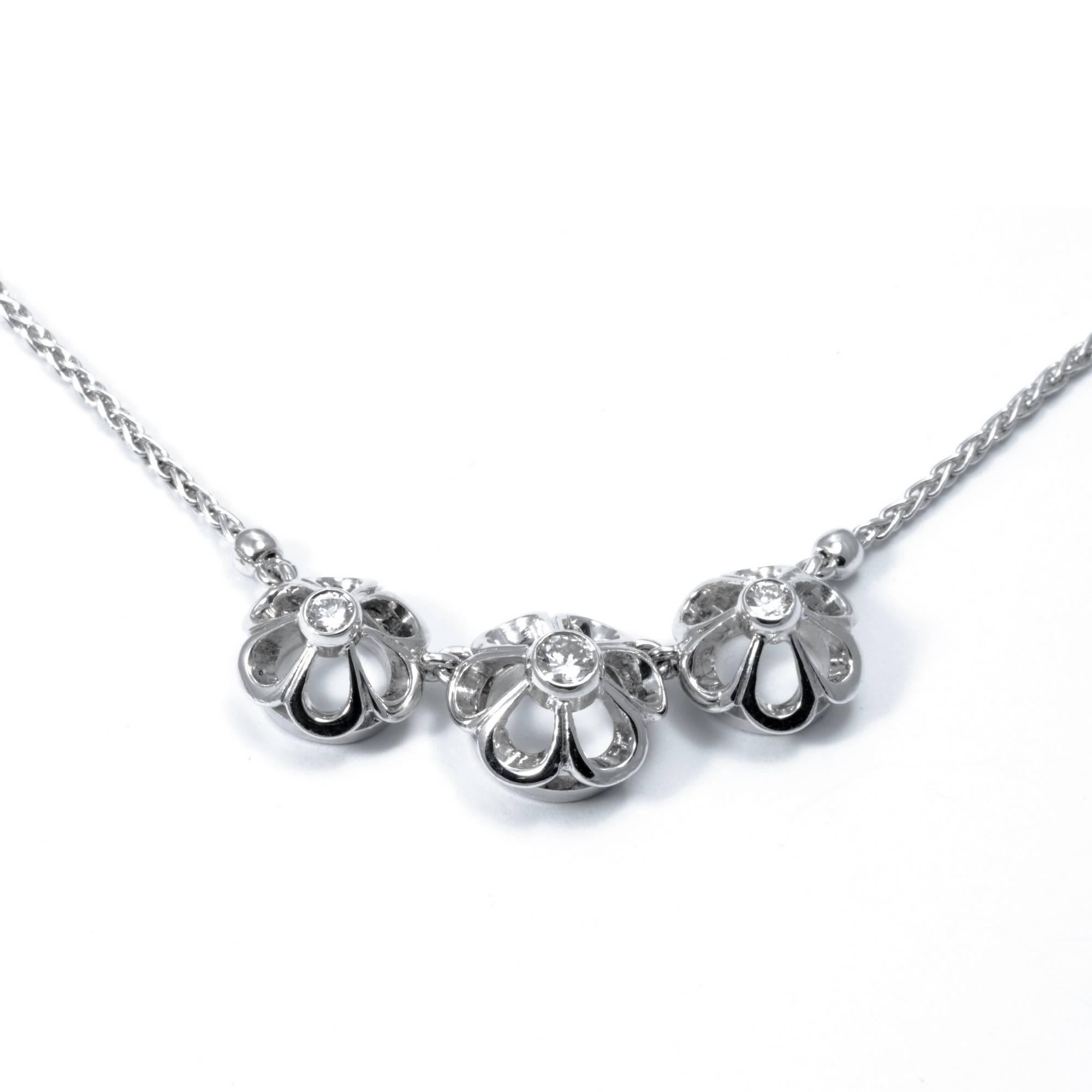 1950 Retro Floral Diamond 18K Gold Necklace For Sale 2