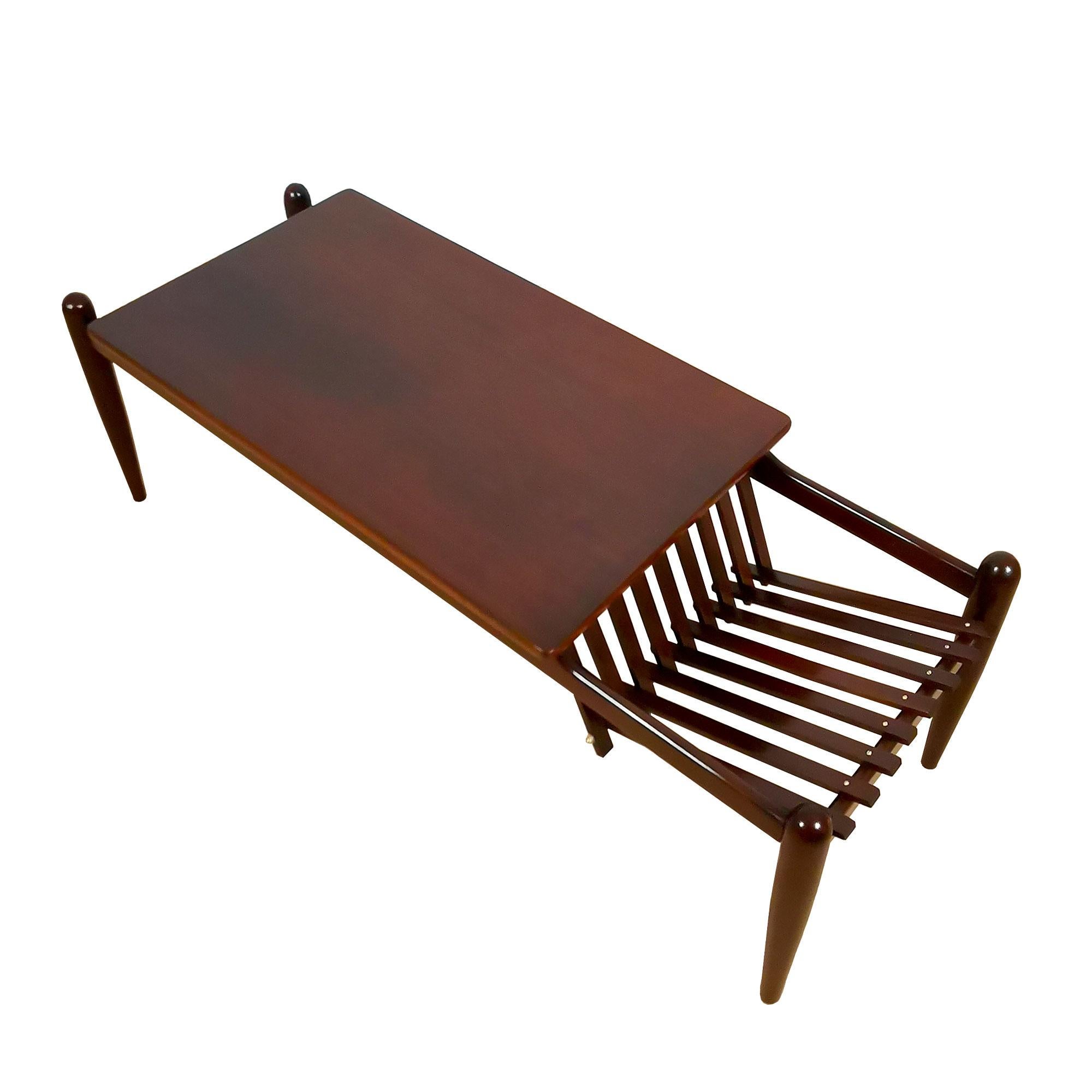 Mid-Century Modern Coffee Table with Magazine Rack, Mahogany and Brass - Italy For Sale 4