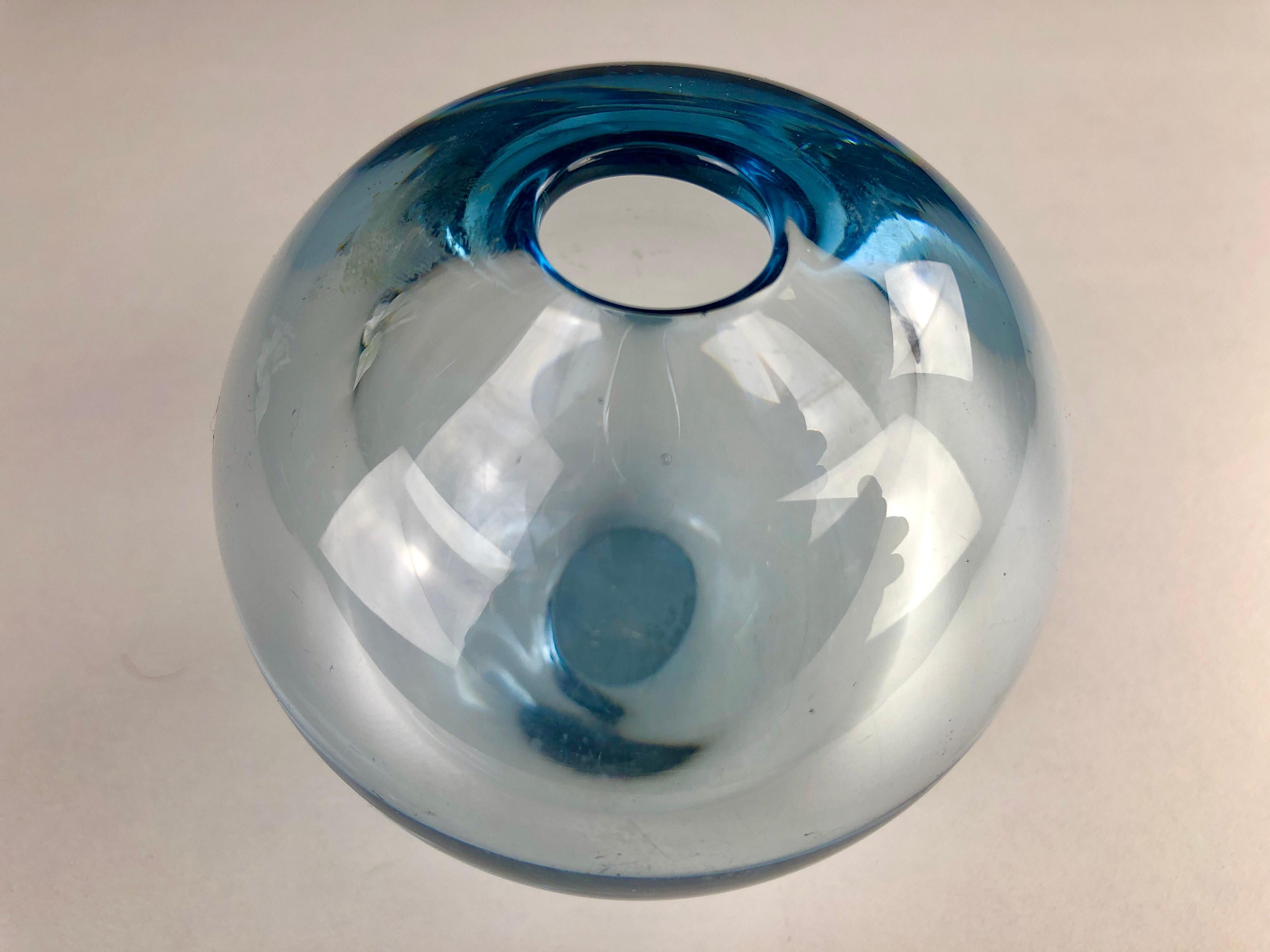 1950´s Danish handblown glass drop vase by Per Lütken for Holmegaard with engraved signature and year of production 1958 

Danish glassmaker Per Lütken (1916 - 1998) worked at Holmegaard from 1942 until his death in 1998. During this period he