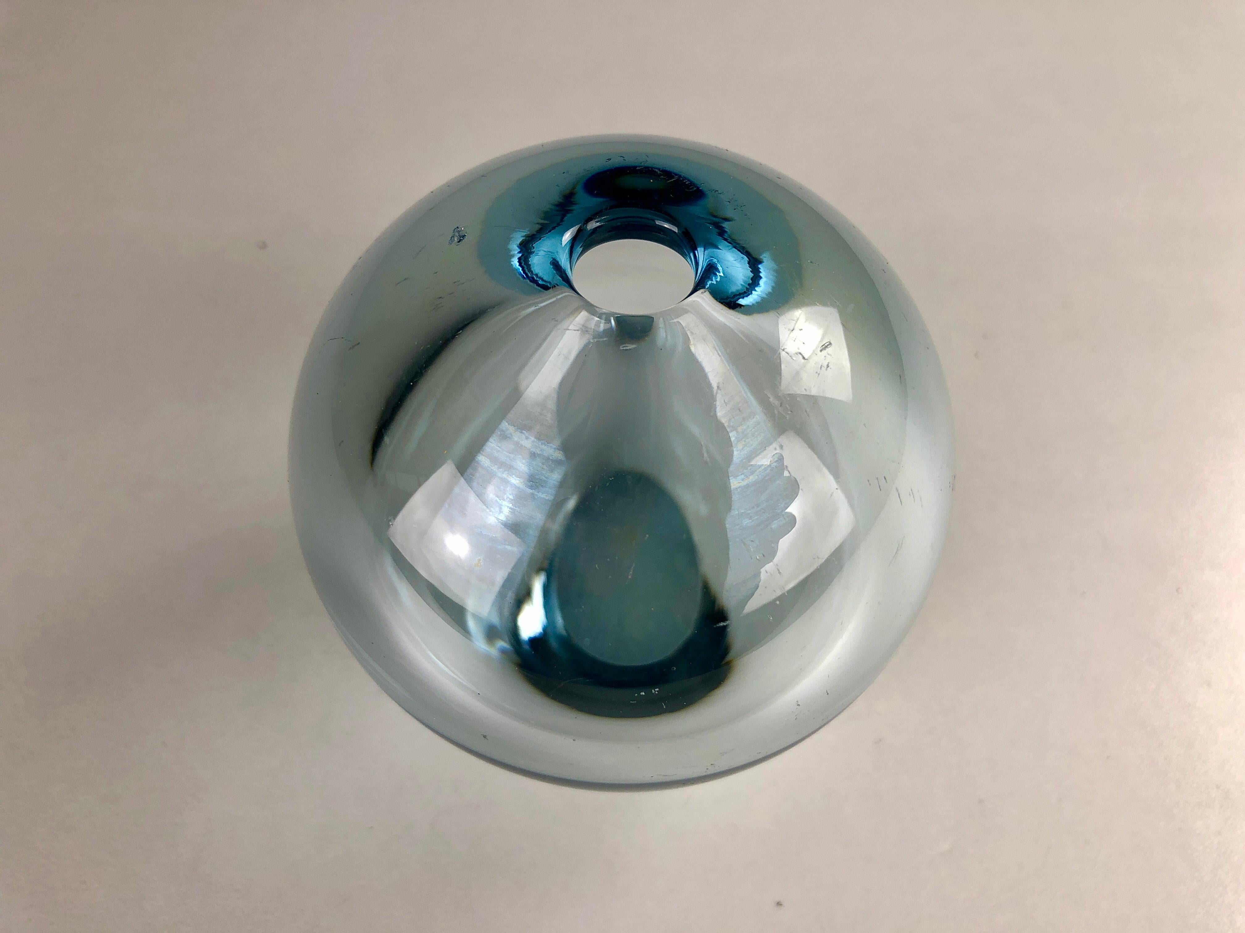 1960 Danish Handblown Glass Vase by Per Lütken for Holmegaard In Good Condition For Sale In Knebel, DK