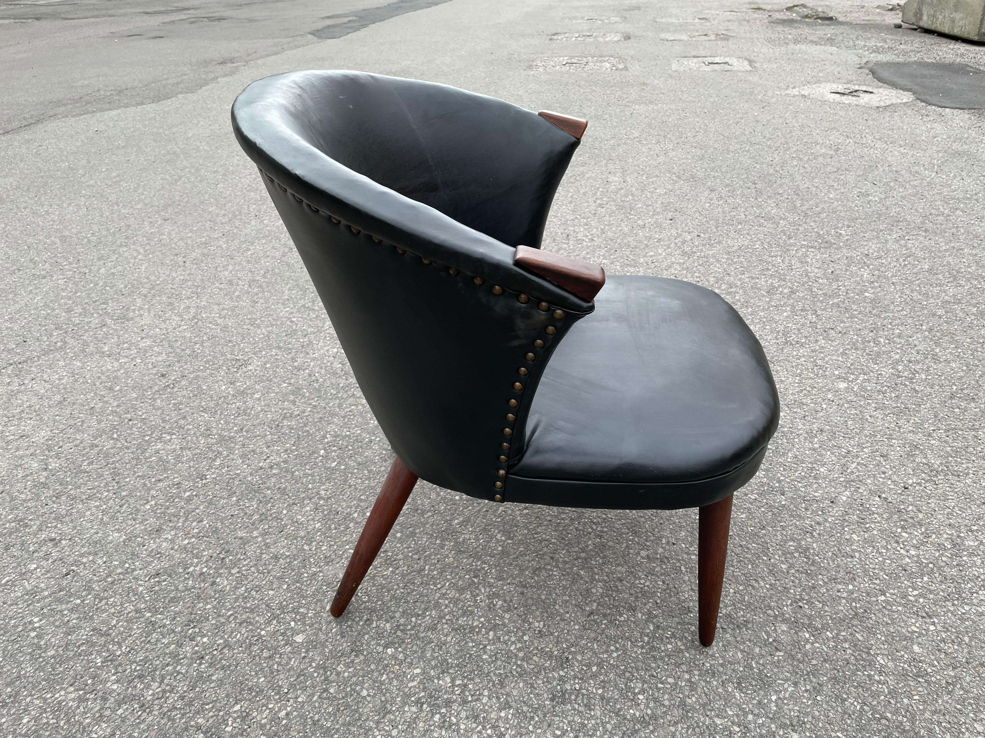 A beautiful vintage leather chair with teak legs. An early piece of modern Danish design.
 