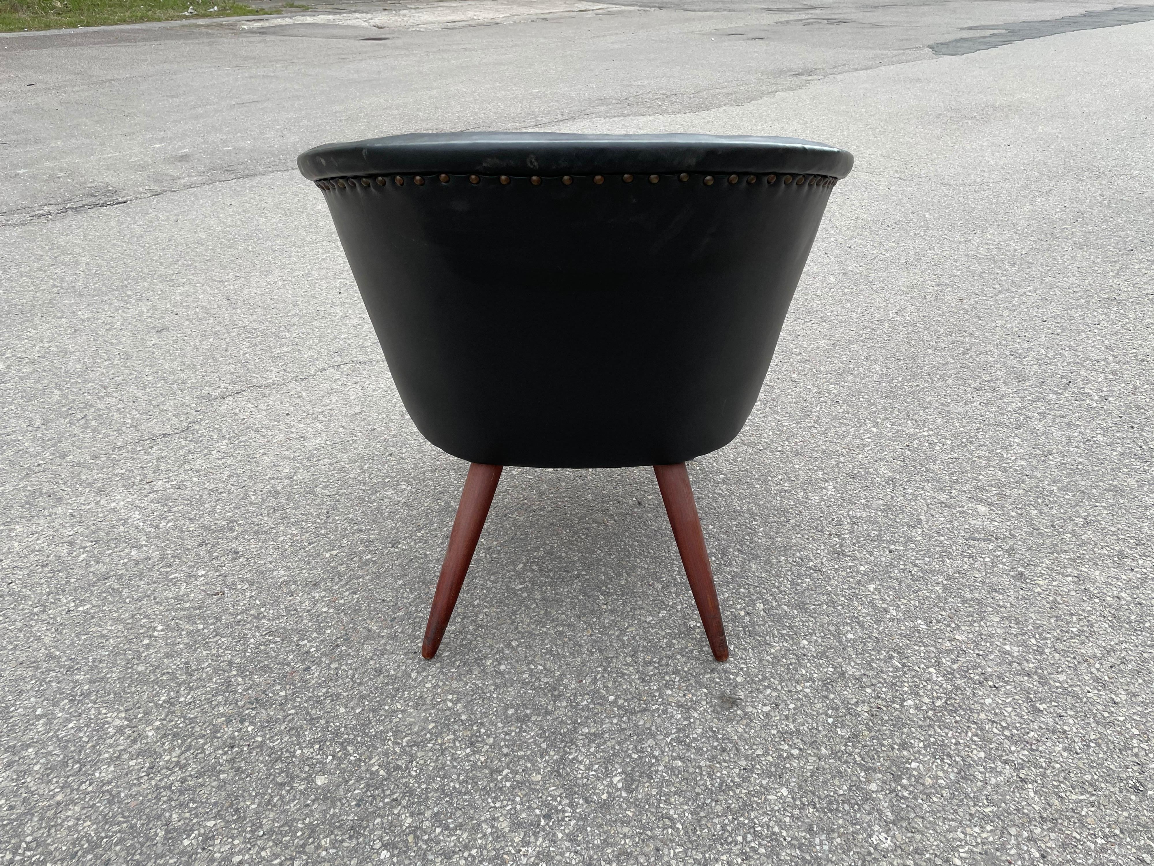 Mid-Century Modern 1950´s Danish Mid-Century Leather Chair