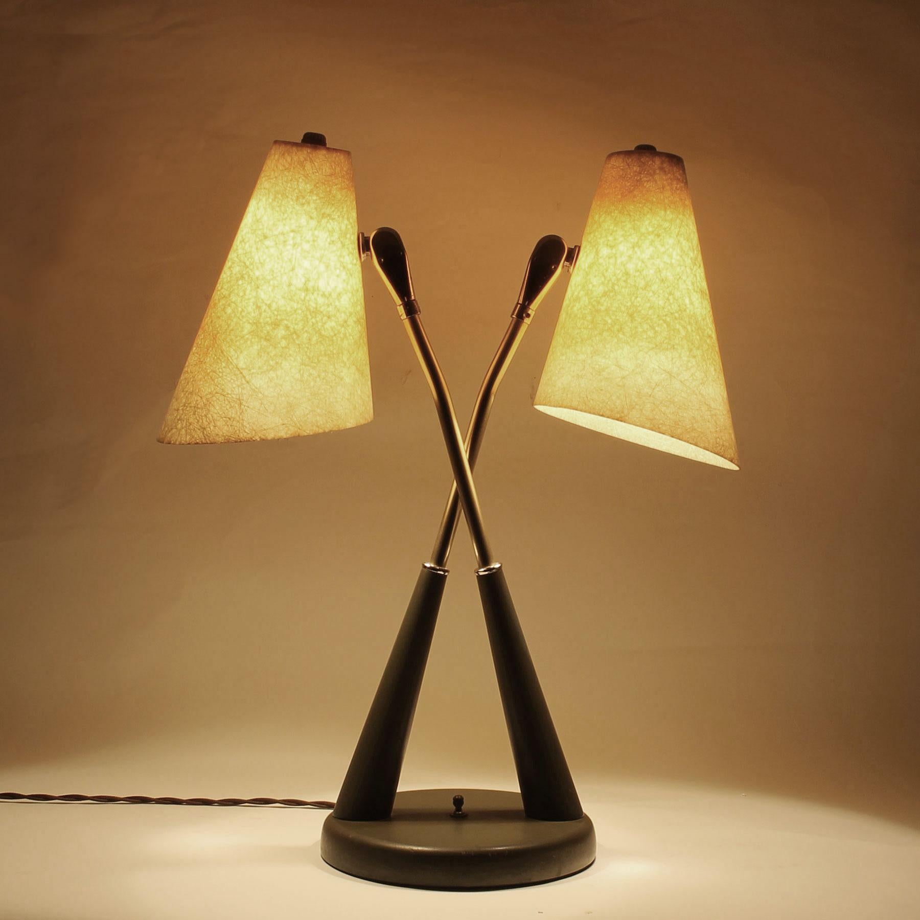 Mid-Century Modern Double Desk Lamp, Fiberglass and Aluminium, Orientable - USA For Sale 1