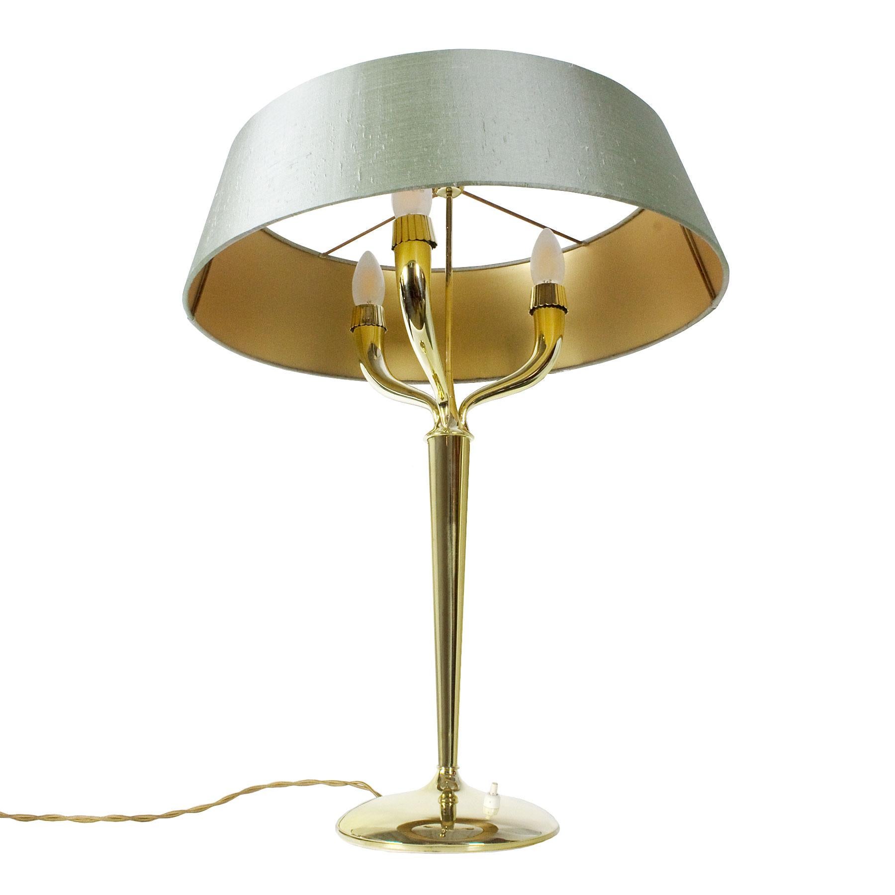Mid-Century Modern Grande lampe de bureau moderne du milieu du siècle dernier avec nouvel abat-jour en soie vert losange - Italie en vente