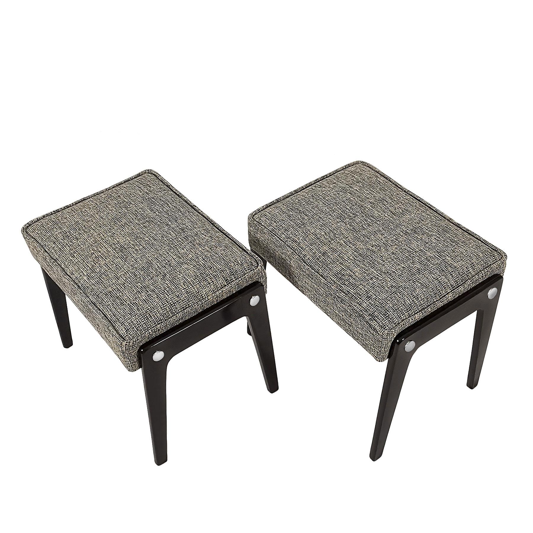 Pair of Small Mid-Century Modern Banquettes, Stained Beech, Gray Fabric - Italy In Good Condition For Sale In Girona, ES