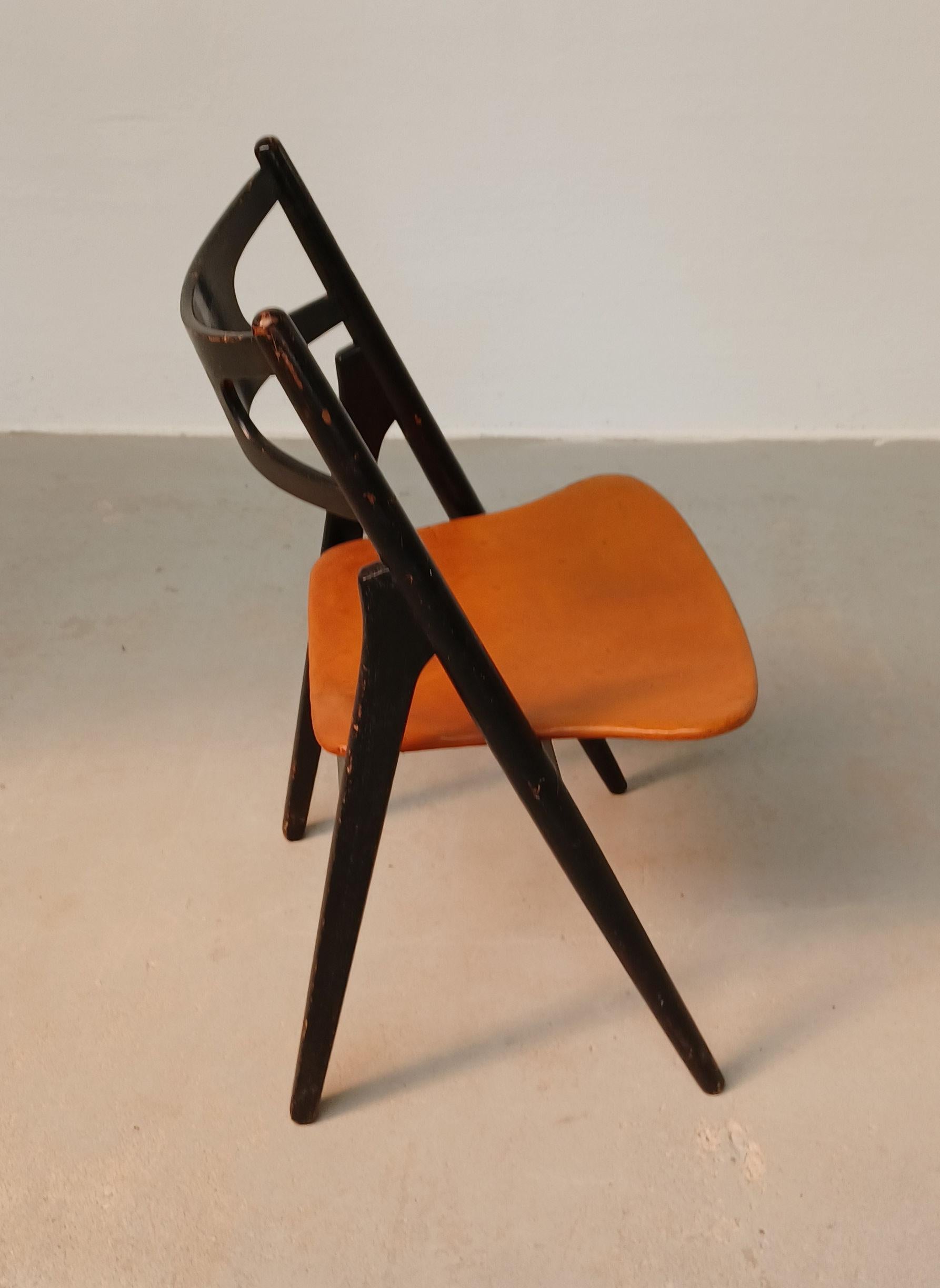 1950´s Patinated Hans Wegner Sawbuck Chair with Original Leather For Sale 5