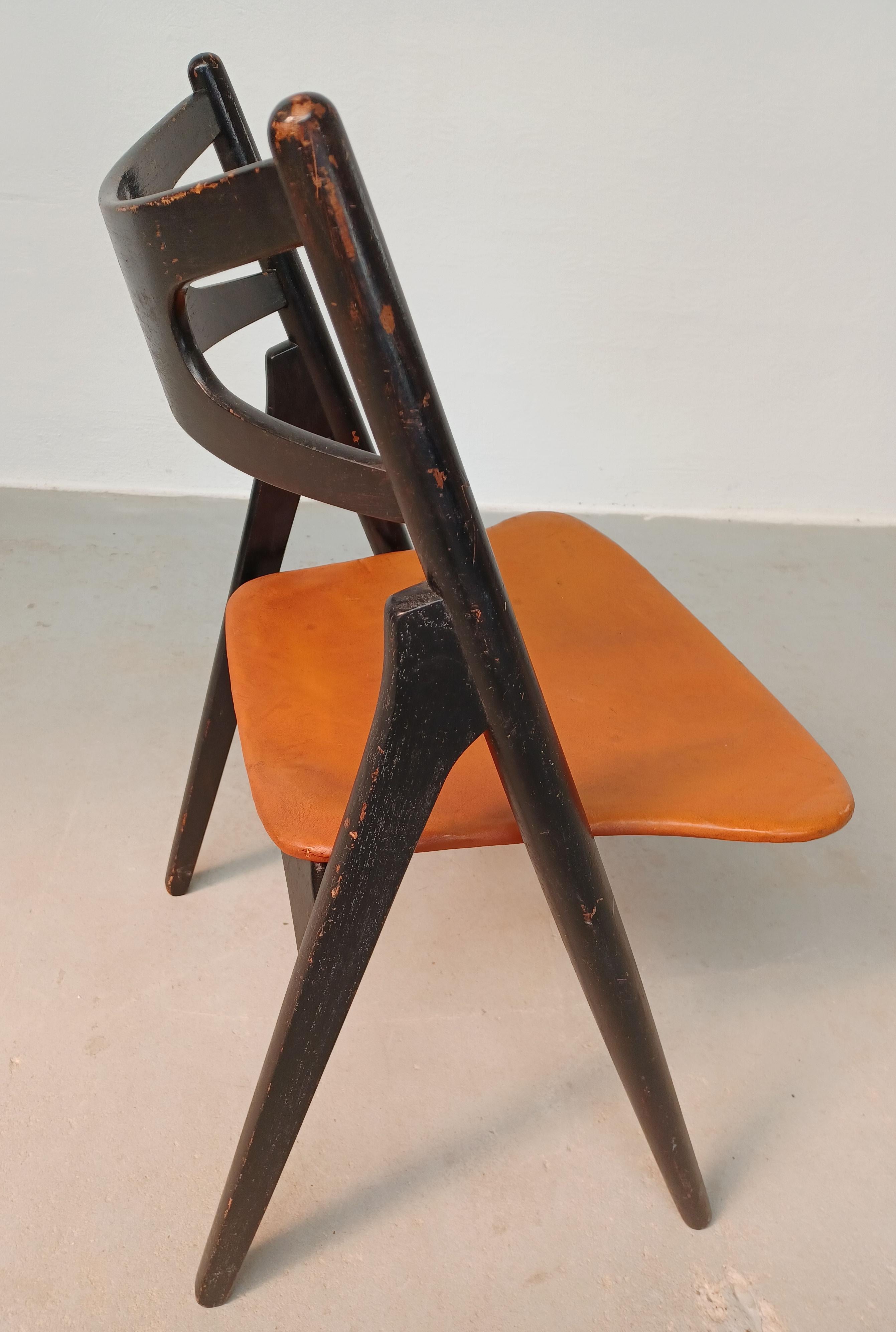 1950´s Patinated Hans Wegner Sawbuck Chair with Original Leather For Sale 6