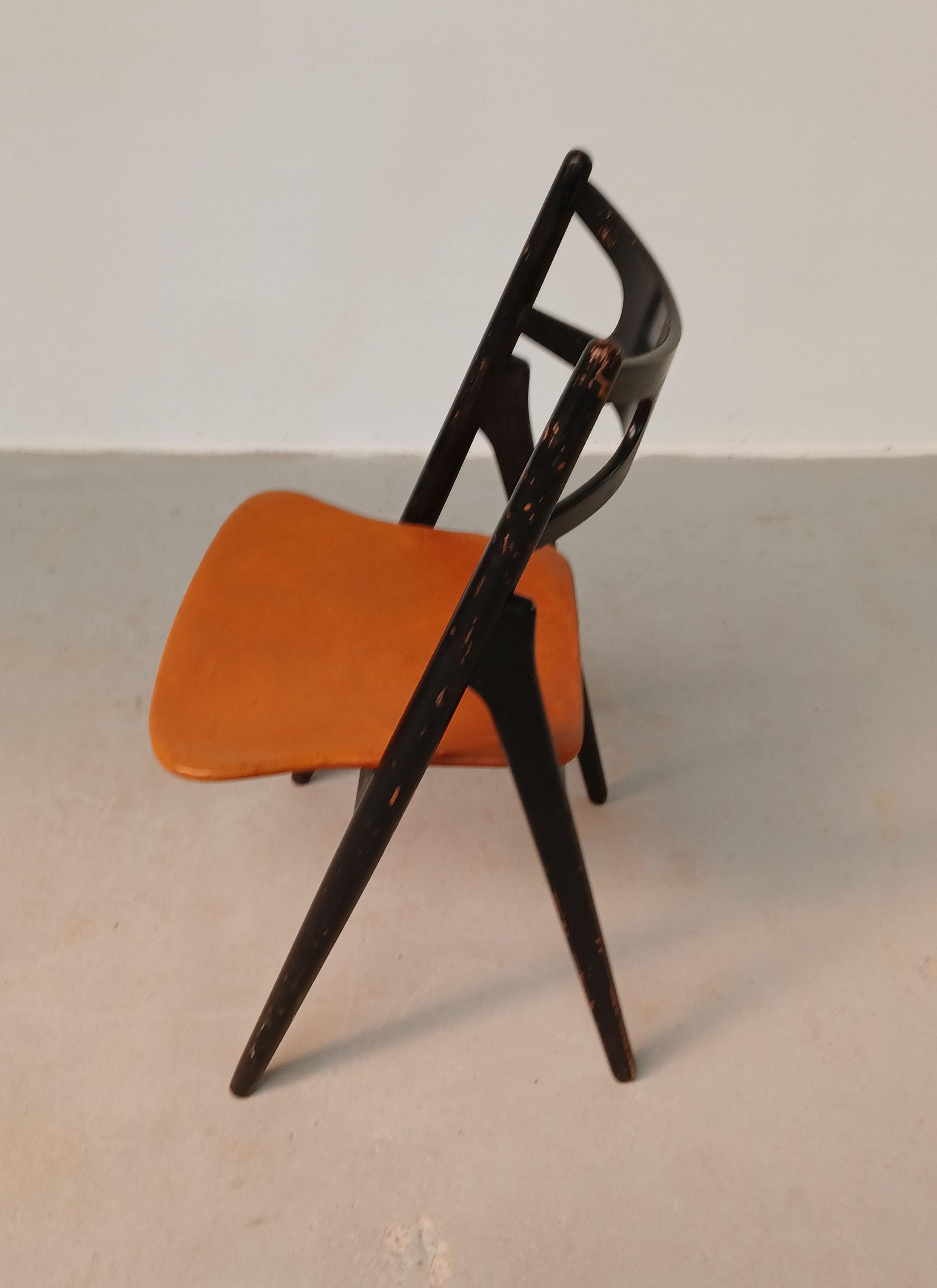 Painted 1950´s Patinated Hans Wegner Sawbuck Chair with Original Leather For Sale