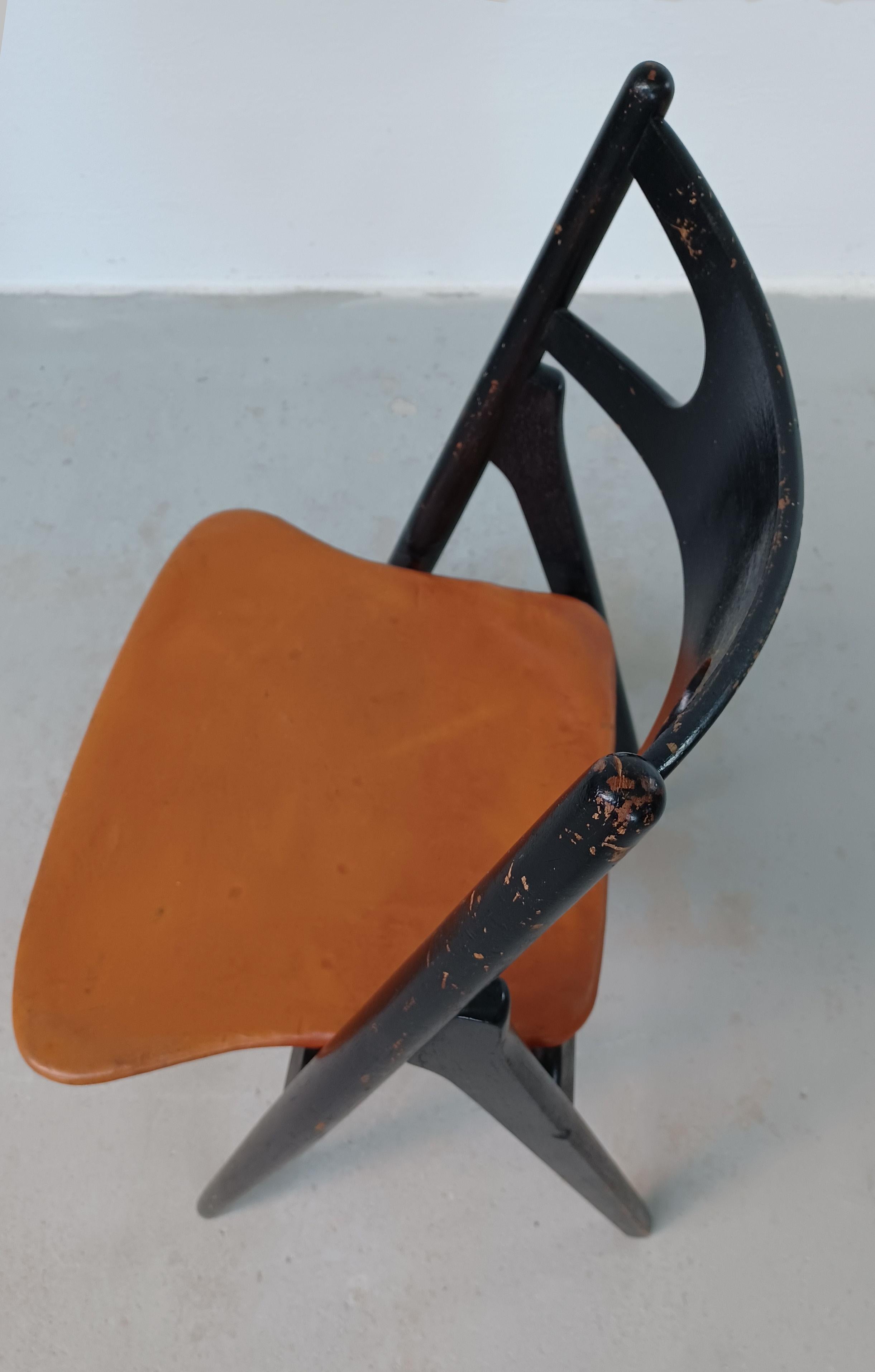 Mid-20th Century 1950´s Patinated Hans Wegner Sawbuck Chair with Original Leather For Sale