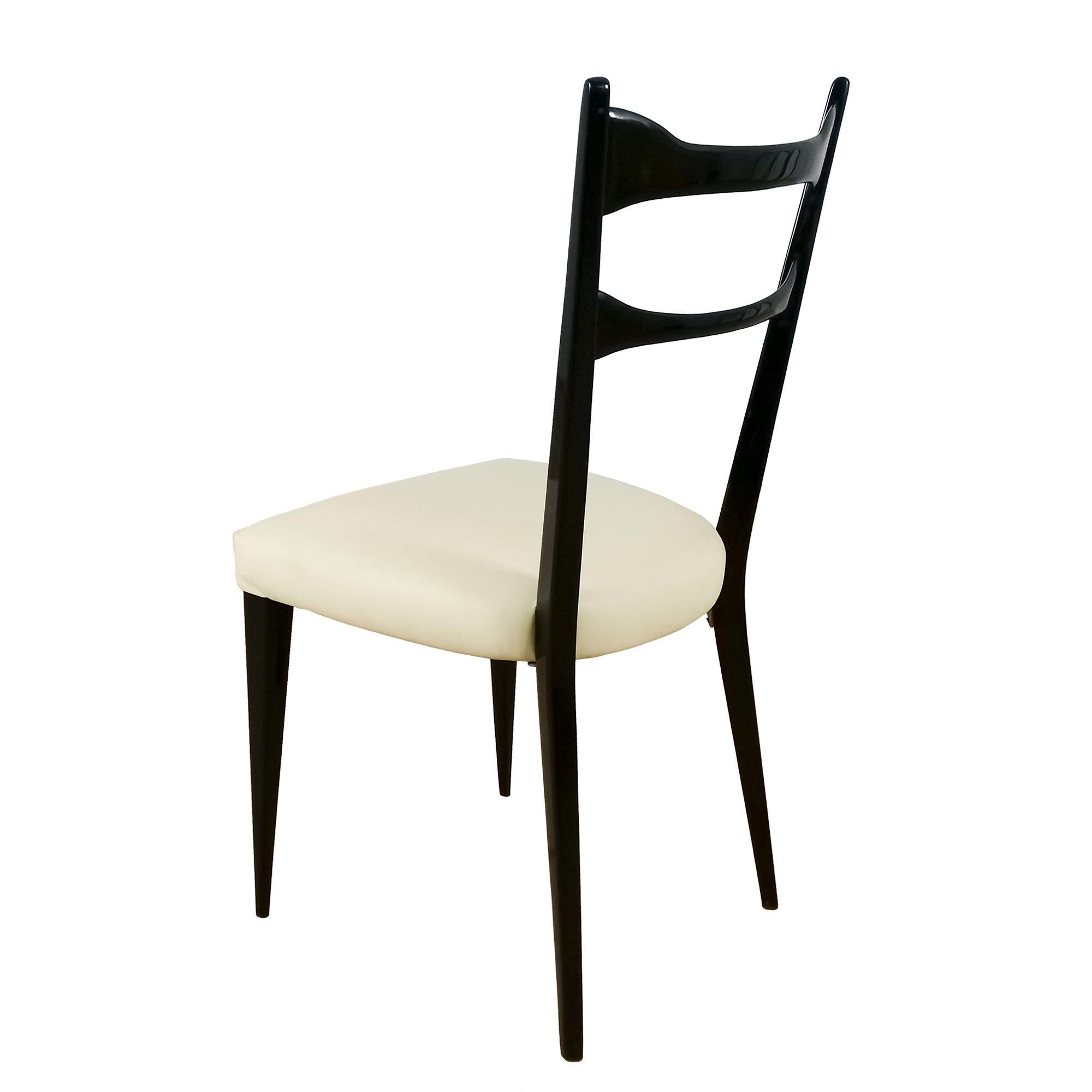 Set of Six Mid-Century Modern Chairs in Beech and Ivory Leather - Italy In Good Condition For Sale In Girona, ES