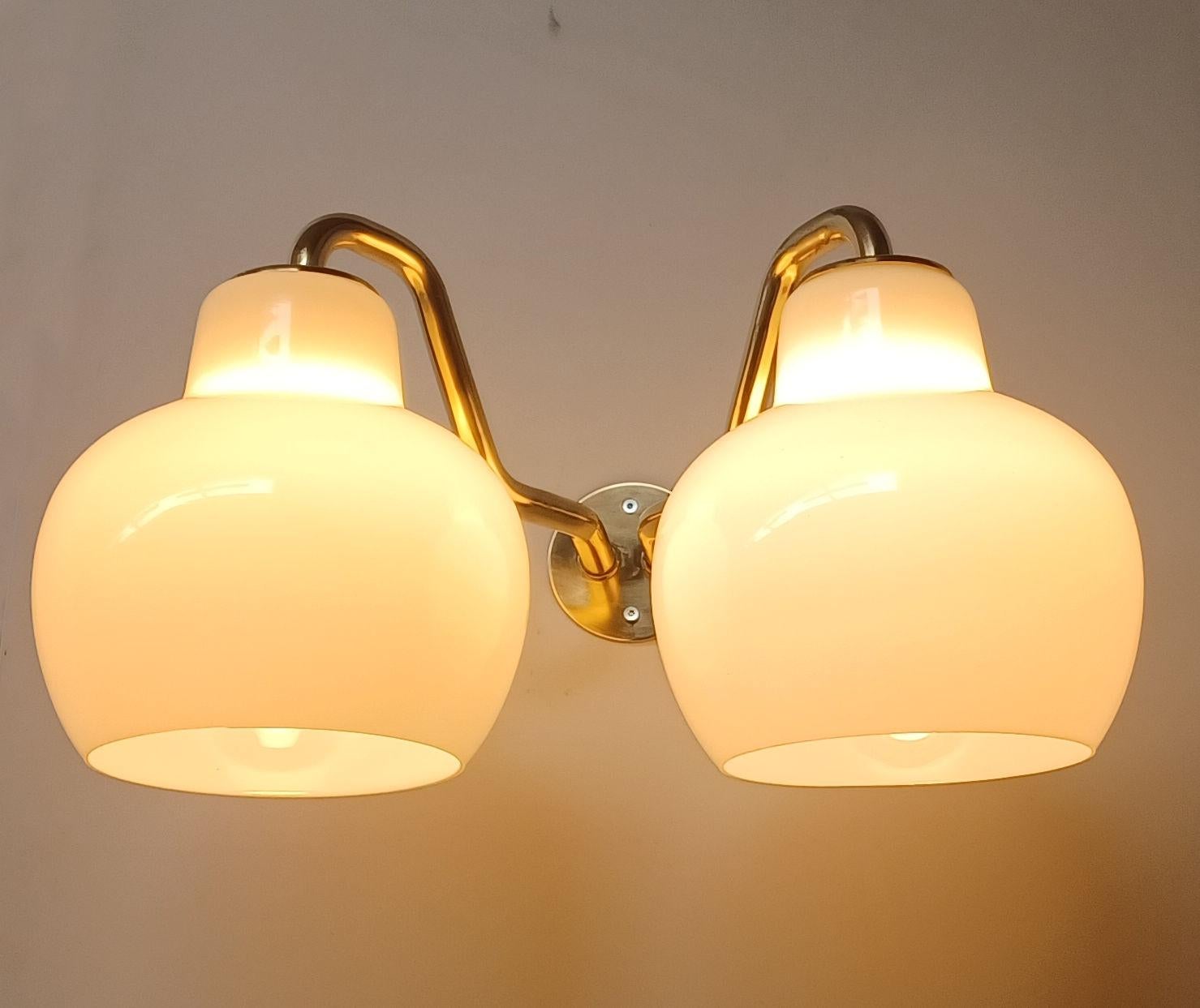 Ensemble de deux lampes murales Vilhelm Lauritzen des années 1950 par Louis Poulsen en vente 3