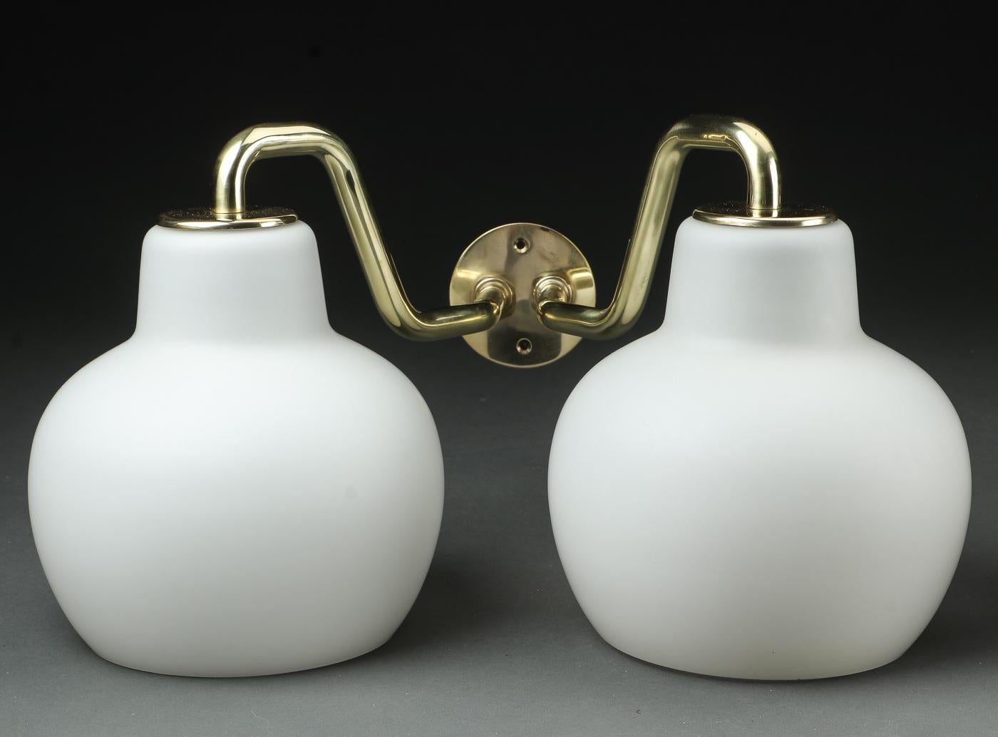 Ensemble de deux appliques Vilhelm Lauritzen 1ère édition de Louis Poulsen, 1950

La rare série de deux originaux de la première édition danoise de 