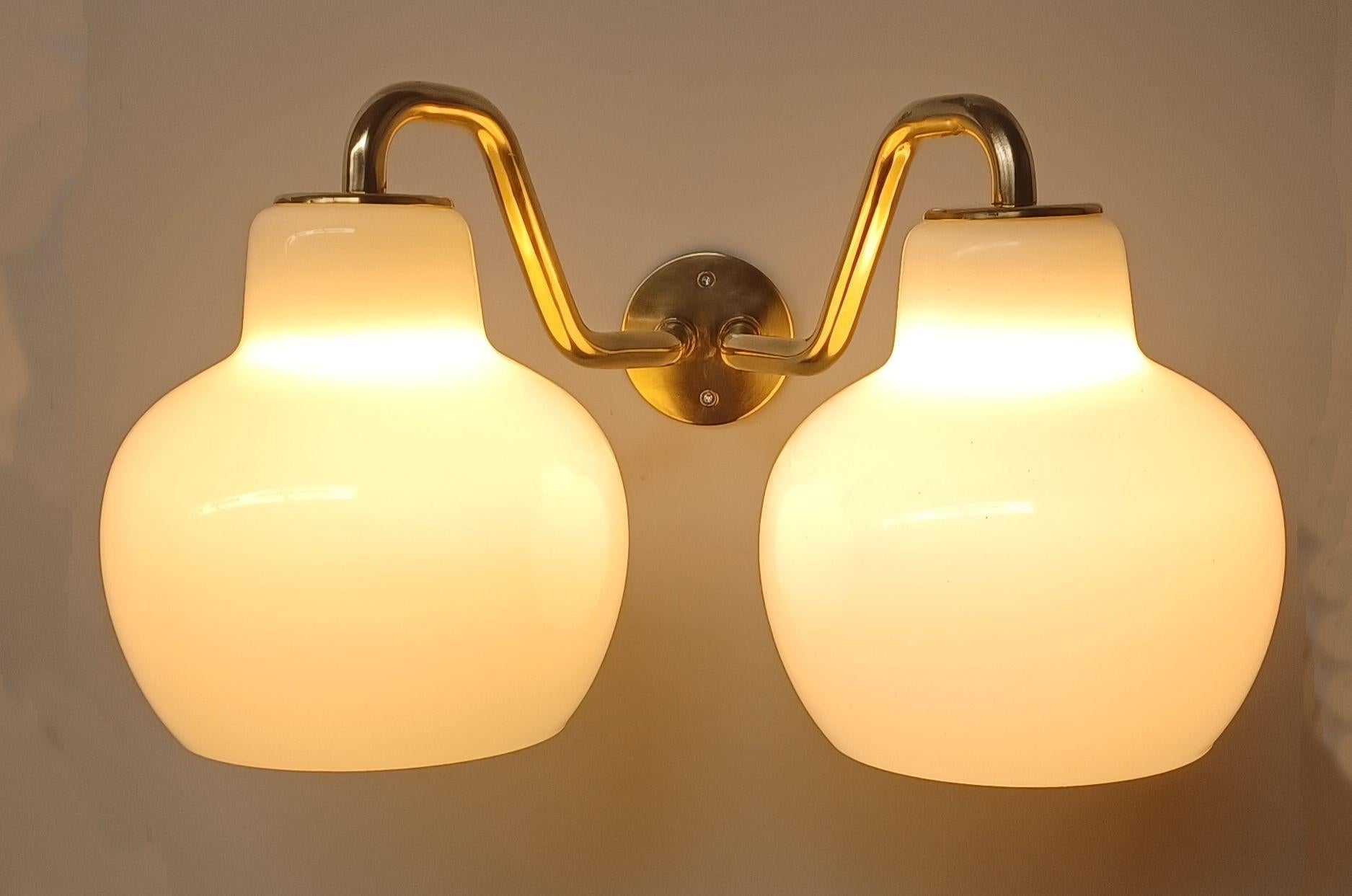 Ensemble de deux lampes murales Vilhelm Lauritzen des années 1950 par Louis Poulsen en vente 2