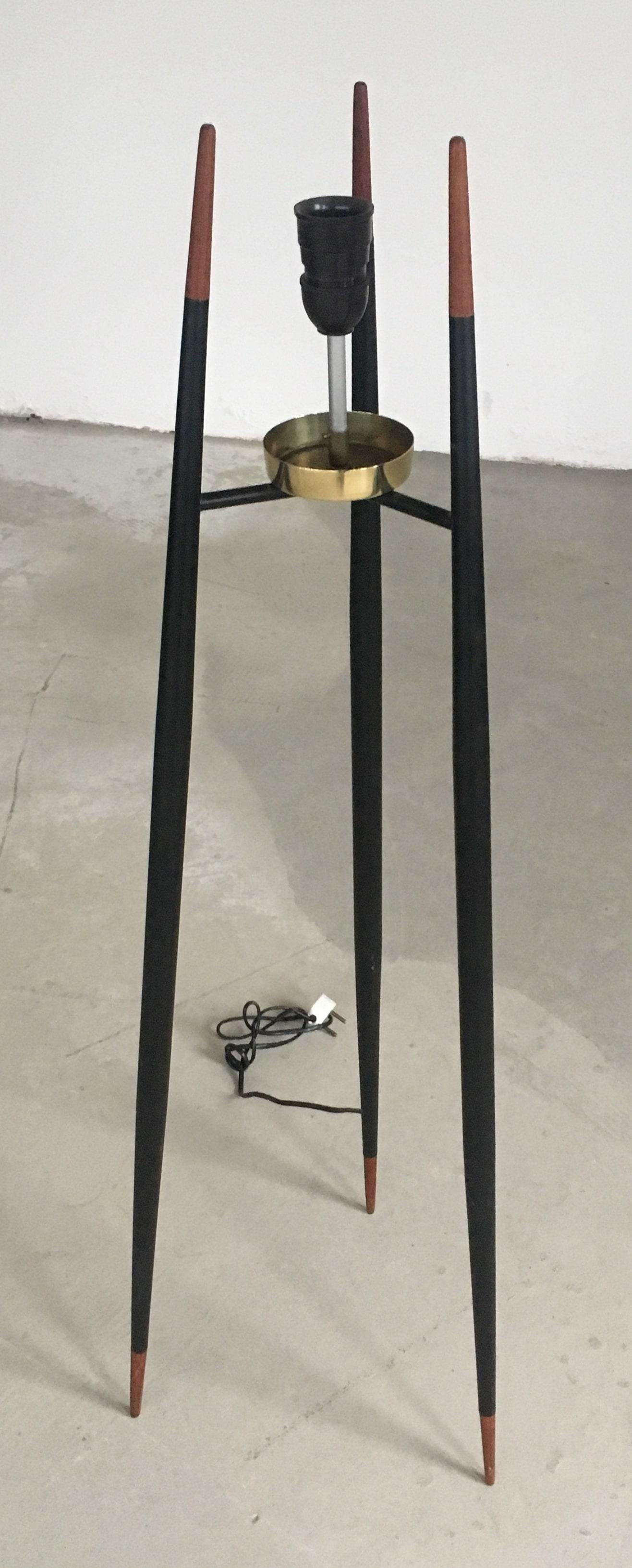 Milieu du XXe siècle 1950s Set of Two Danish Tripod Floor Lamps by Svend Aage Holm Sorensenen en vente