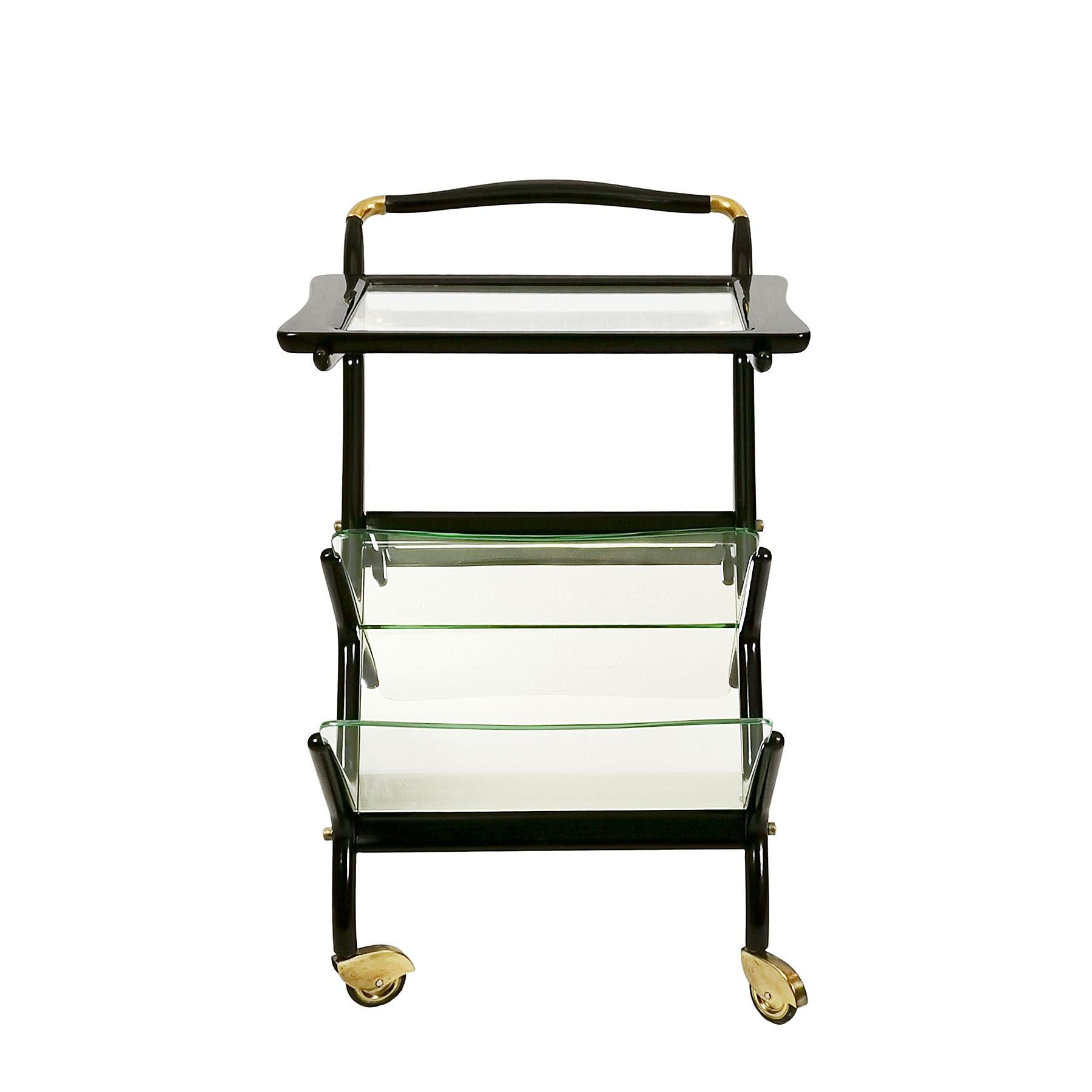 Small bar cart and magazine rack, stained solid mahogany, French polish, original glasses and mirror. Removable tray, polished brass hardware and wheels.
Design: Cesare Lacca 

Italy, circa 1950.