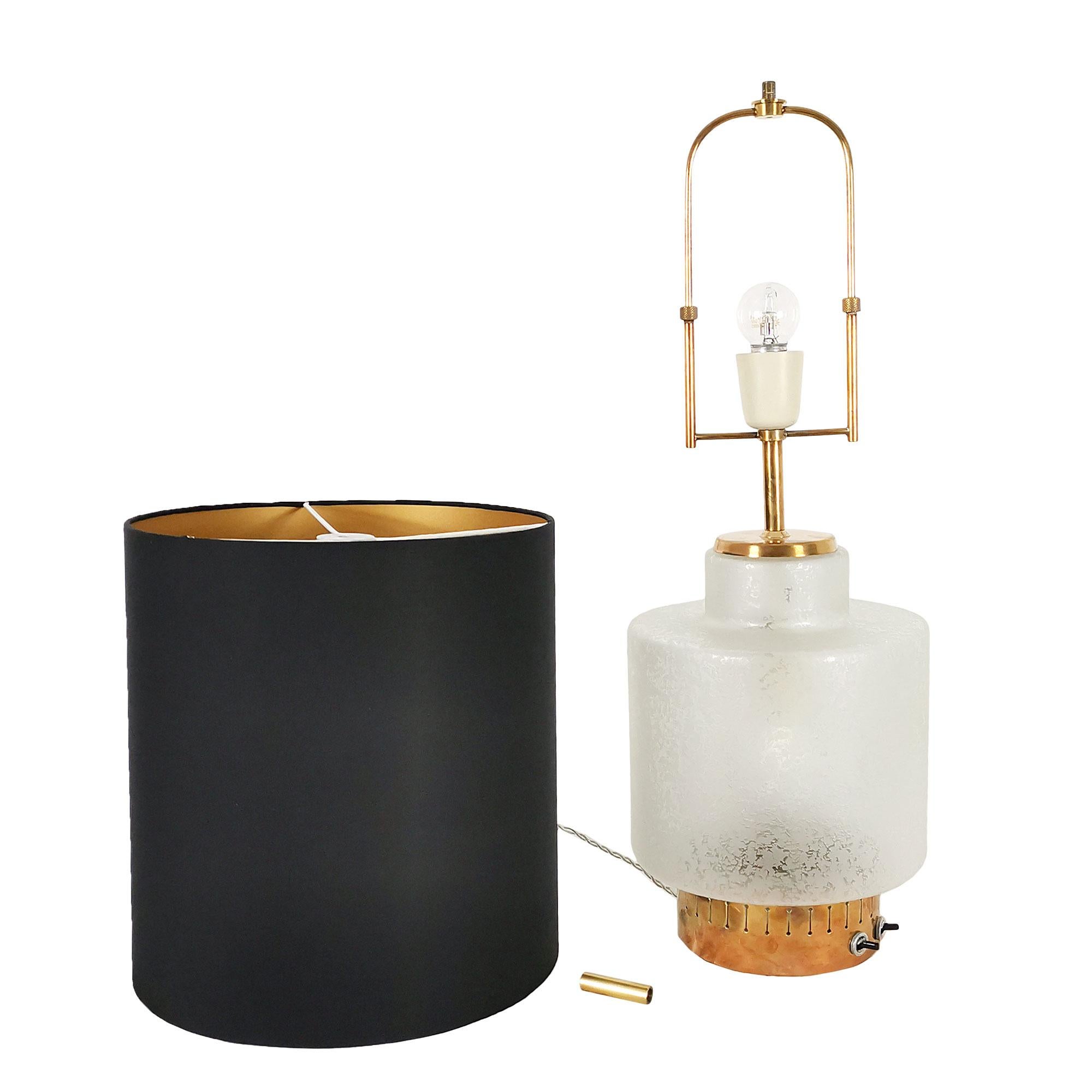 Italian Mid-Century Modern Table Lamp by Stilnovo, Brass and Acid Worked Glass - Italy For Sale