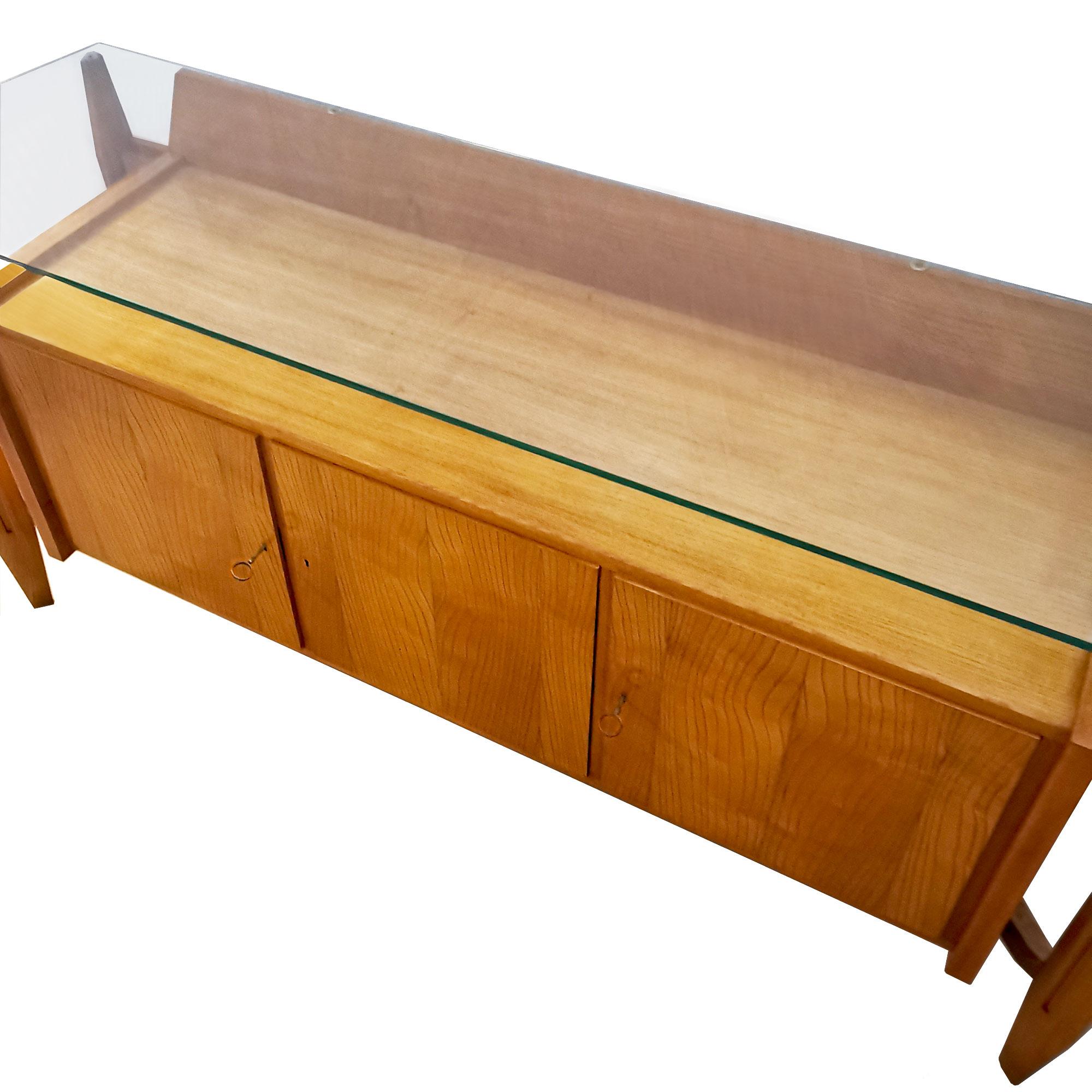 Mid-Century Modern Three-Door Sideboard in Ash Wood and Glass on Top - Italy In Good Condition For Sale In Girona, ES