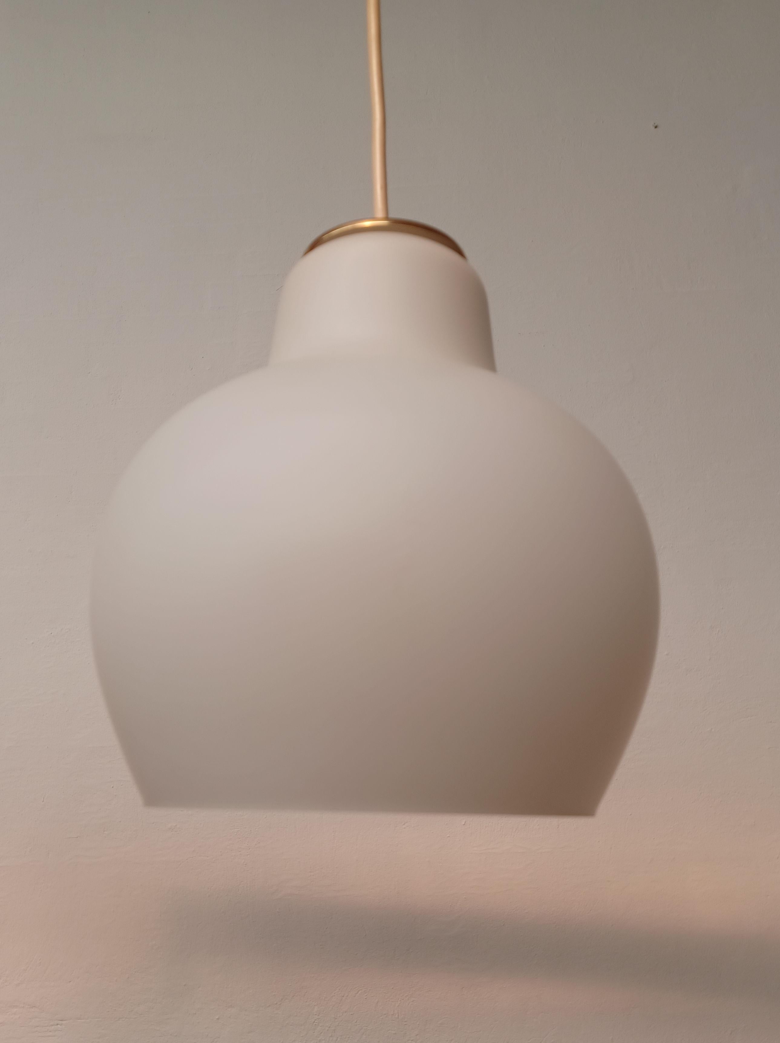 Danese Ciondoli in ottone lucido di Louis Poulsen del 1950 Vilhelm Lauritzen 1'stEdition in vendita