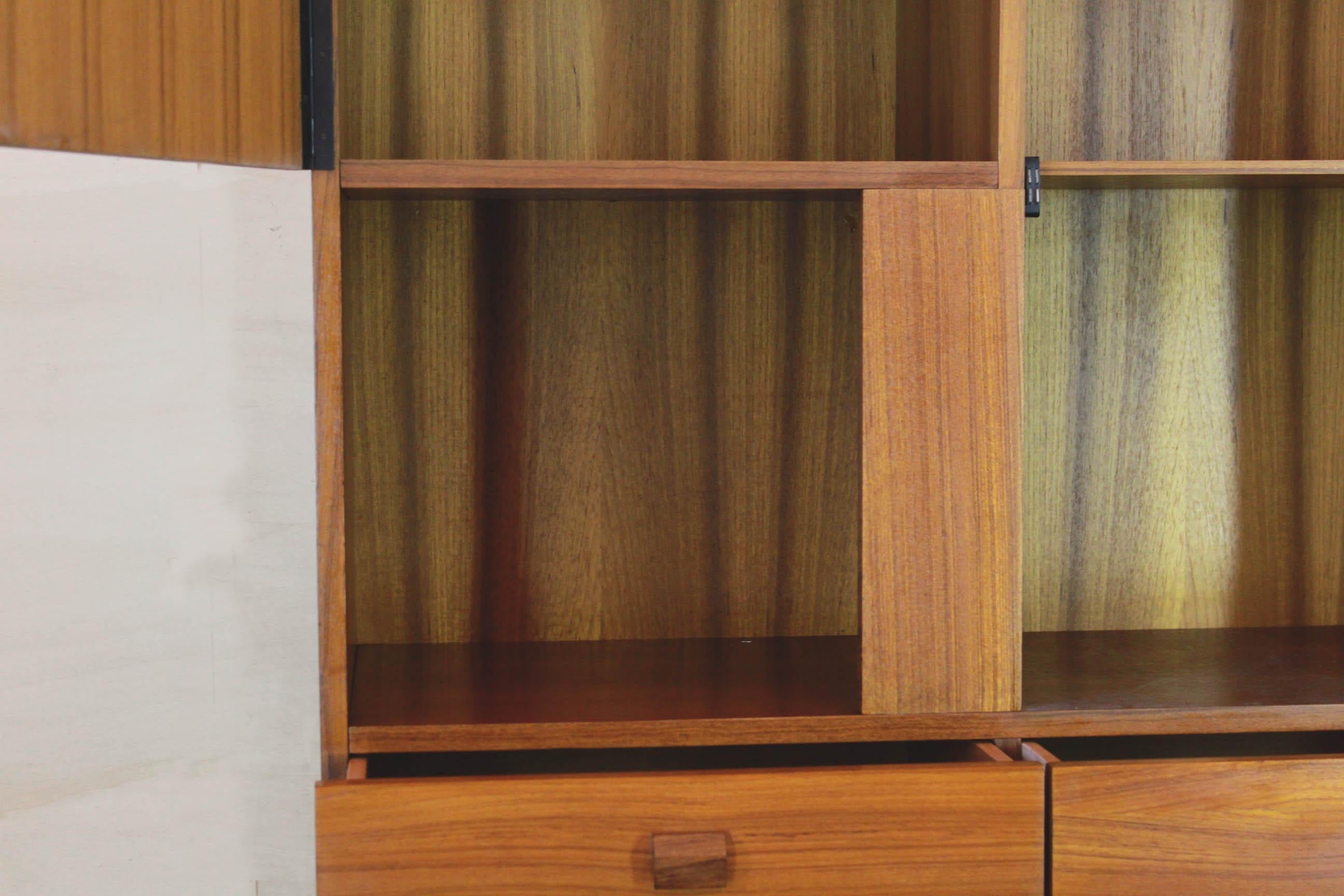Vintage-Schrank aus Teakholz, Skandinavien, 1950er Jahre im Zustand „Gut“ im Angebot in Ceglie Messapica, IT