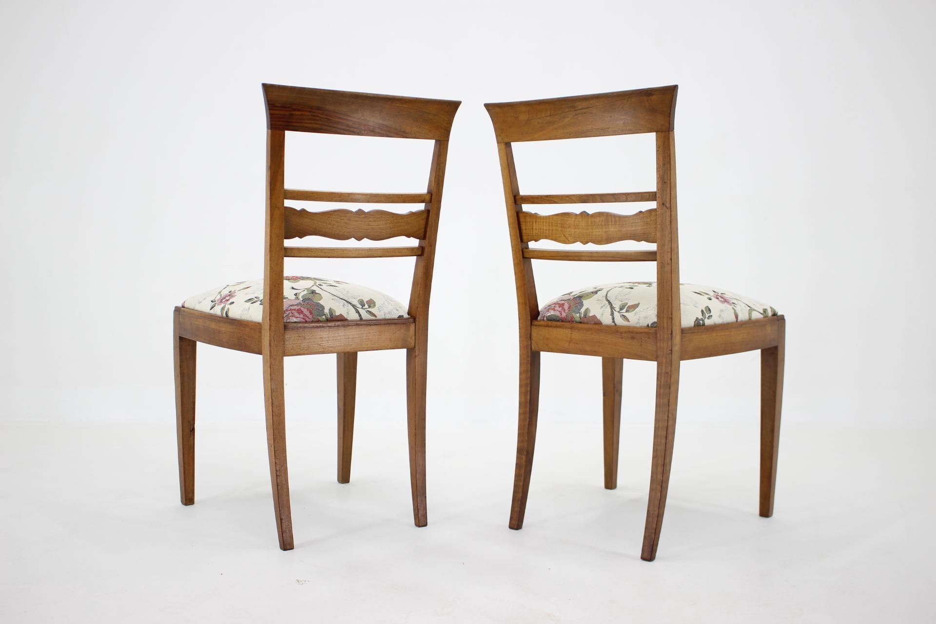 1950 Set of Two Antique Side Chairs, Czechoslovakia In Good Condition For Sale In Praha, CZ