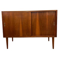 Vintage 1950 Sliding doors Walnut Bar Sideboard with Internal Sides Mirrored