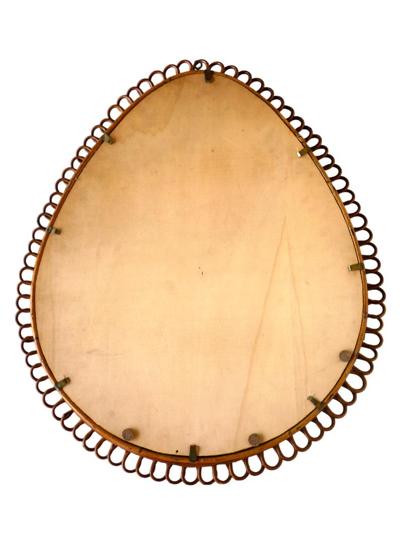 Specchio da Parete
Italien, 1950

Rattan Intrecciato
Forma a goccia
Rattan in exzellentem Zustand
Specchio Perfetto