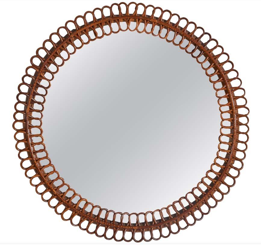 Specchio da Parete
Italien, 1950

Rattan Intrecciato
Forma circolare
Rattan in exzellentem Zustand
Specchio Perfetto, soltanto una screpolatura  (keine Fäulnis oder Krepp)