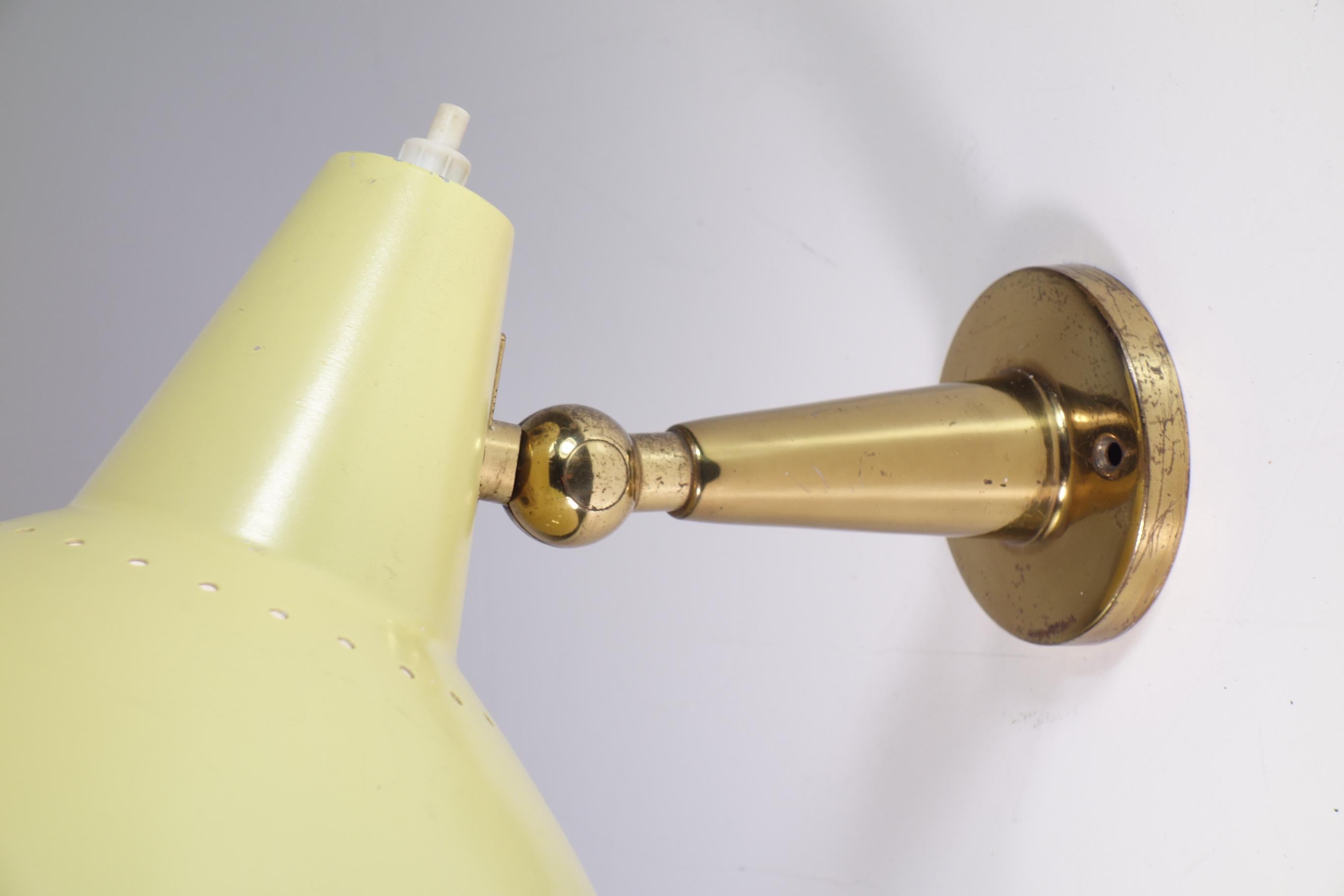 Mid-Century Modern 1950 Stilnovo MidCentury Italian Design Yellow Metal Brass Adjustable Wall Lamp For Sale