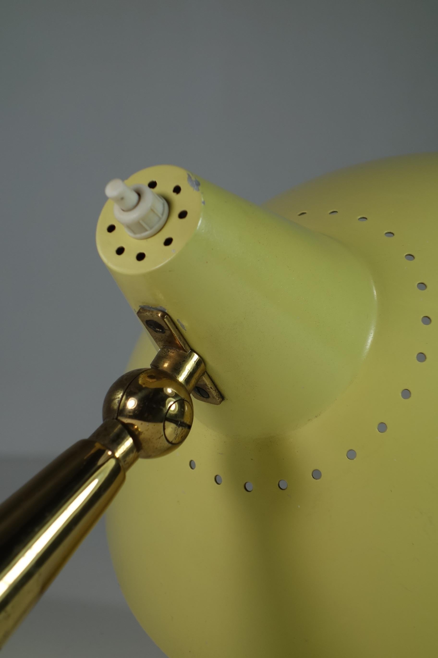 Aluminum 1950 Stilnovo MidCentury Italian Design Yellow Metal Brass Adjustable Wall Lamp For Sale
