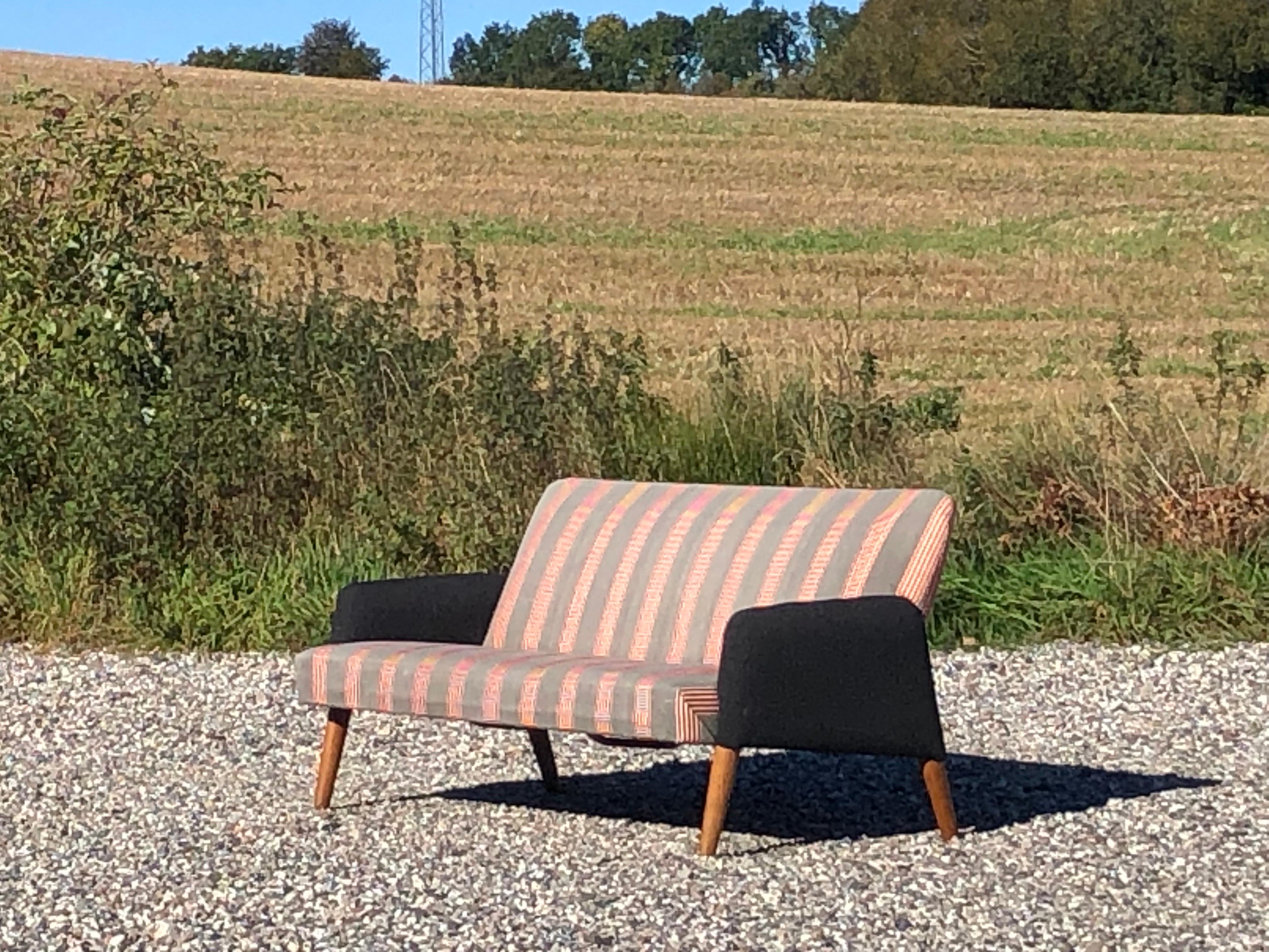 1950 ties danish sofa by architect Poul M. Volther made by Frem Røjle. In Fair Condition For Sale In Vejle Øst, DK
