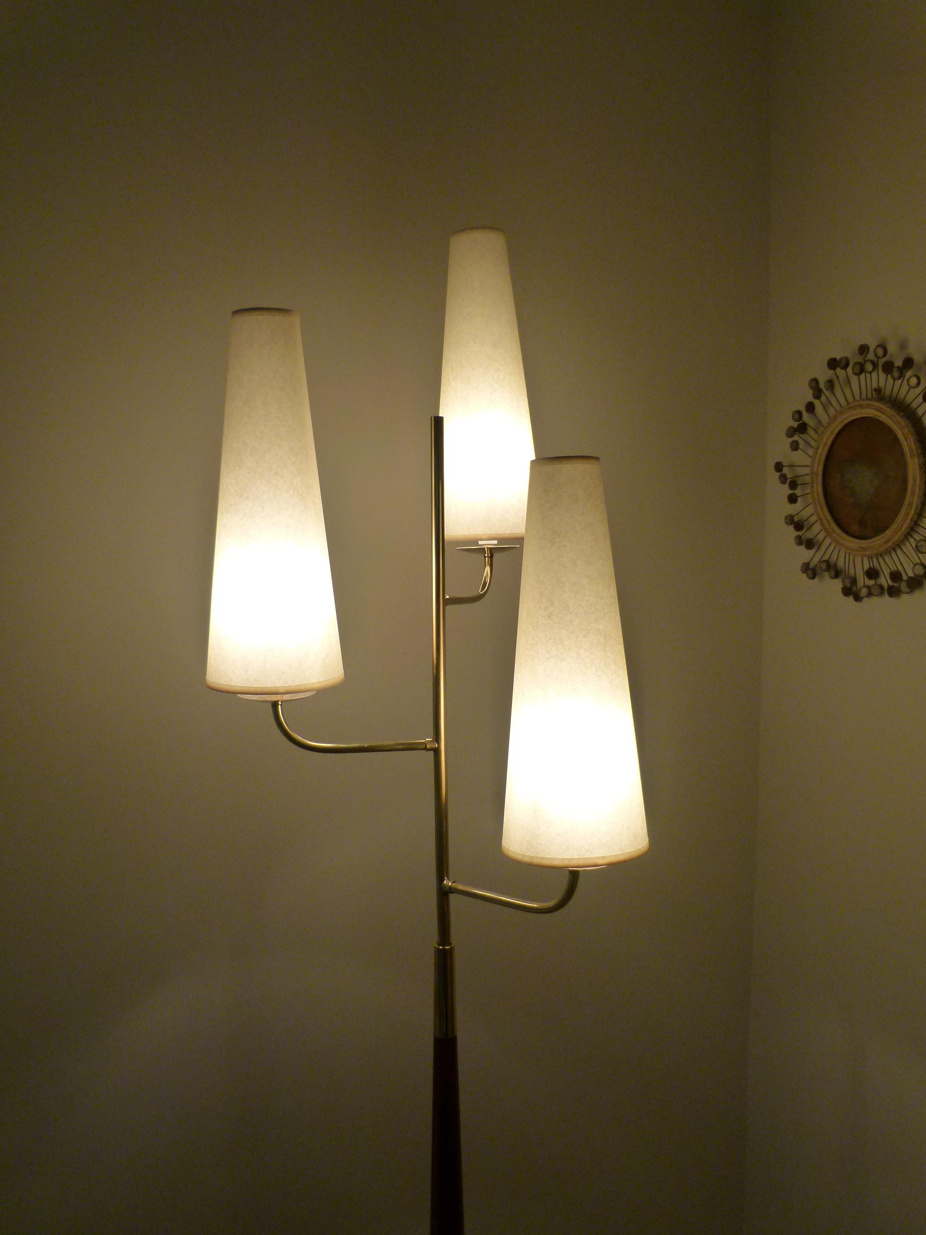 Stehlampe mit drei Leuchten von Maison Lunel, 1950 (Moderne der Mitte des Jahrhunderts)