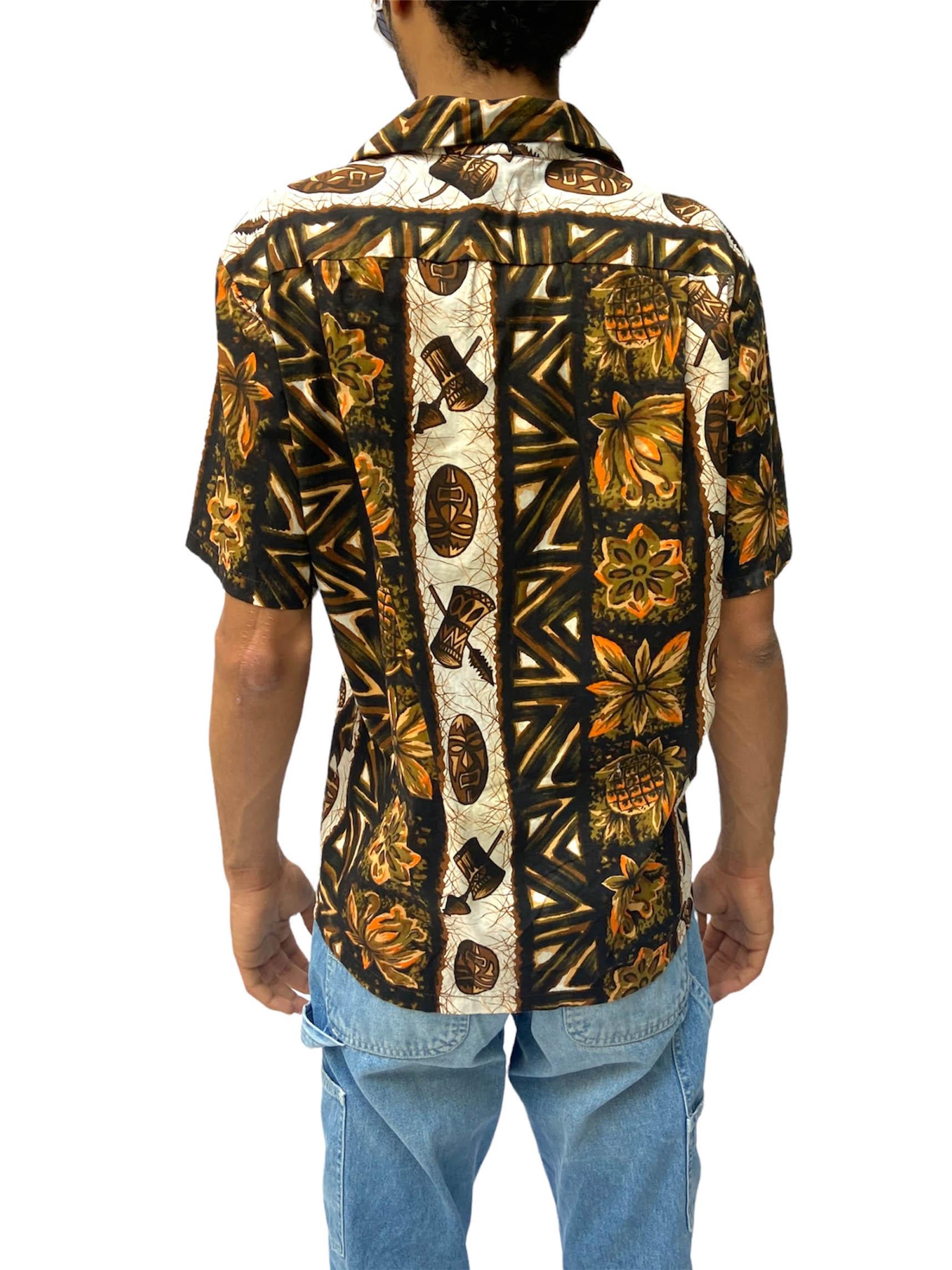 1950 Ui-Maikai Brown Tiki Tropical Cotton Hawaiian  Shirt In Excellent Condition For Sale In New York, NY