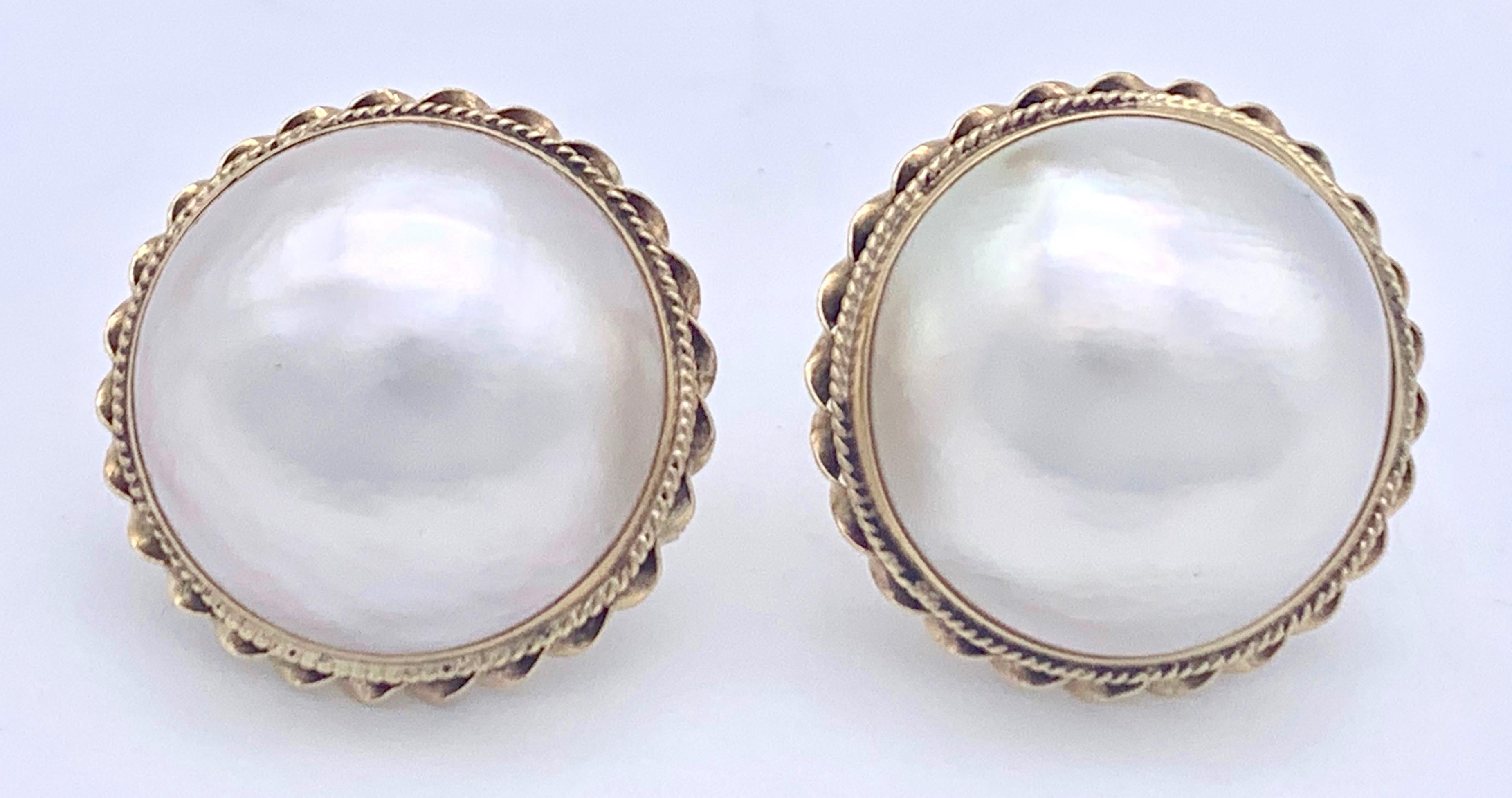 1950 Vintage Mabé Pendientes de perlas con clip Oro amarillo de 14 quilates Corte redondo en venta