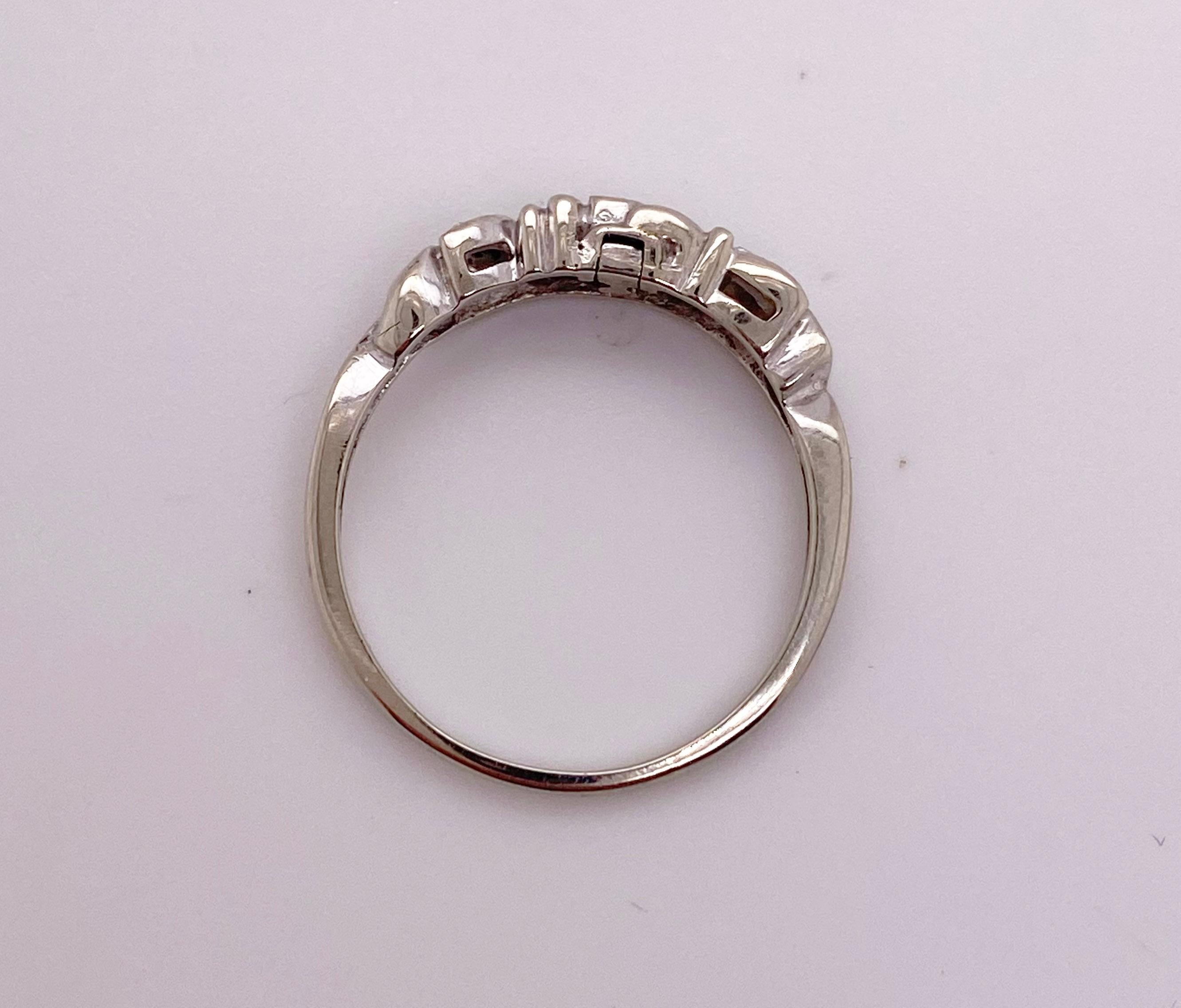Retro 1950 Wedding Band in White Gold, Three Stone Diamond Ring, 1950’s Leaf Design