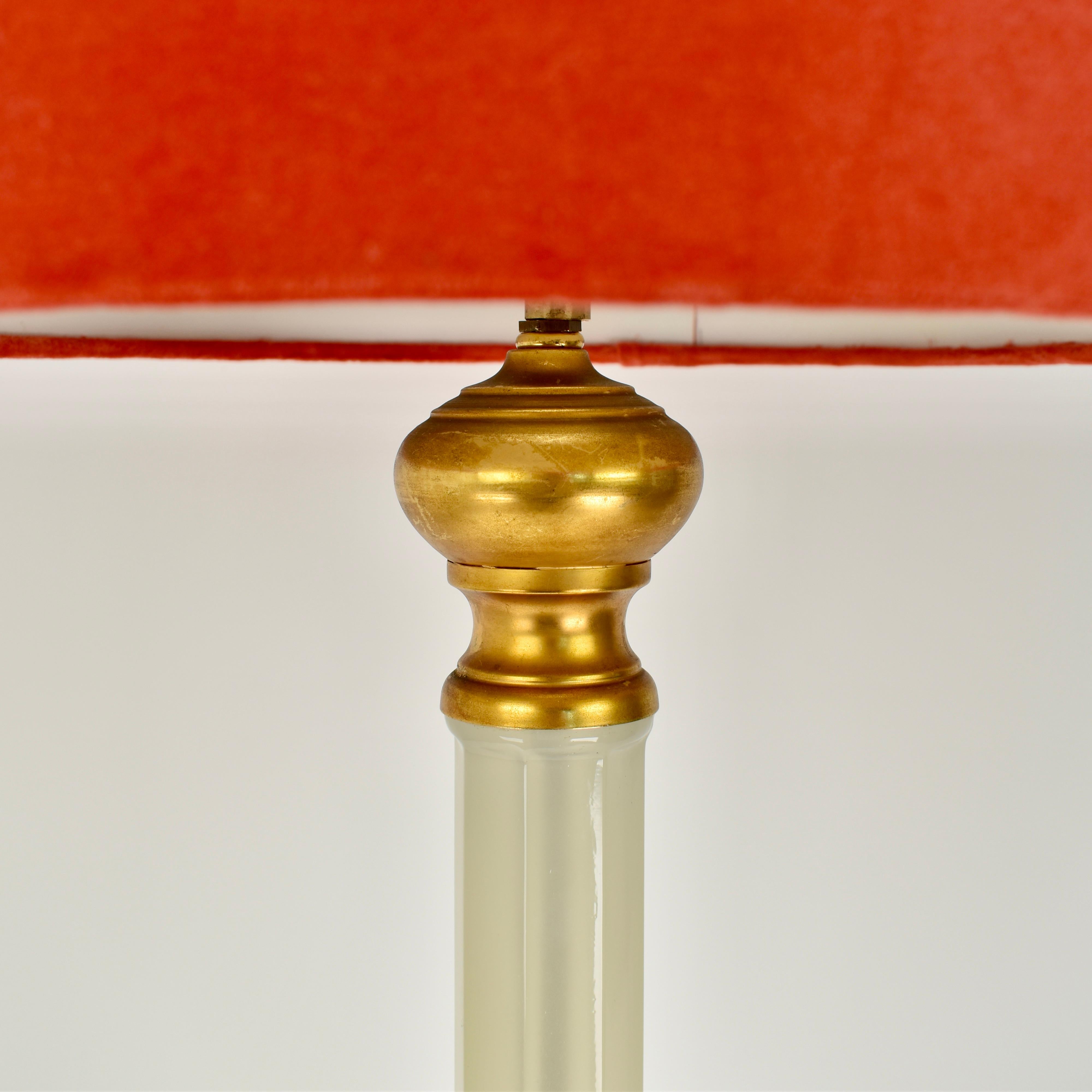 1950s Opaline Table Lamp by Cenedese Murano For Sale 4