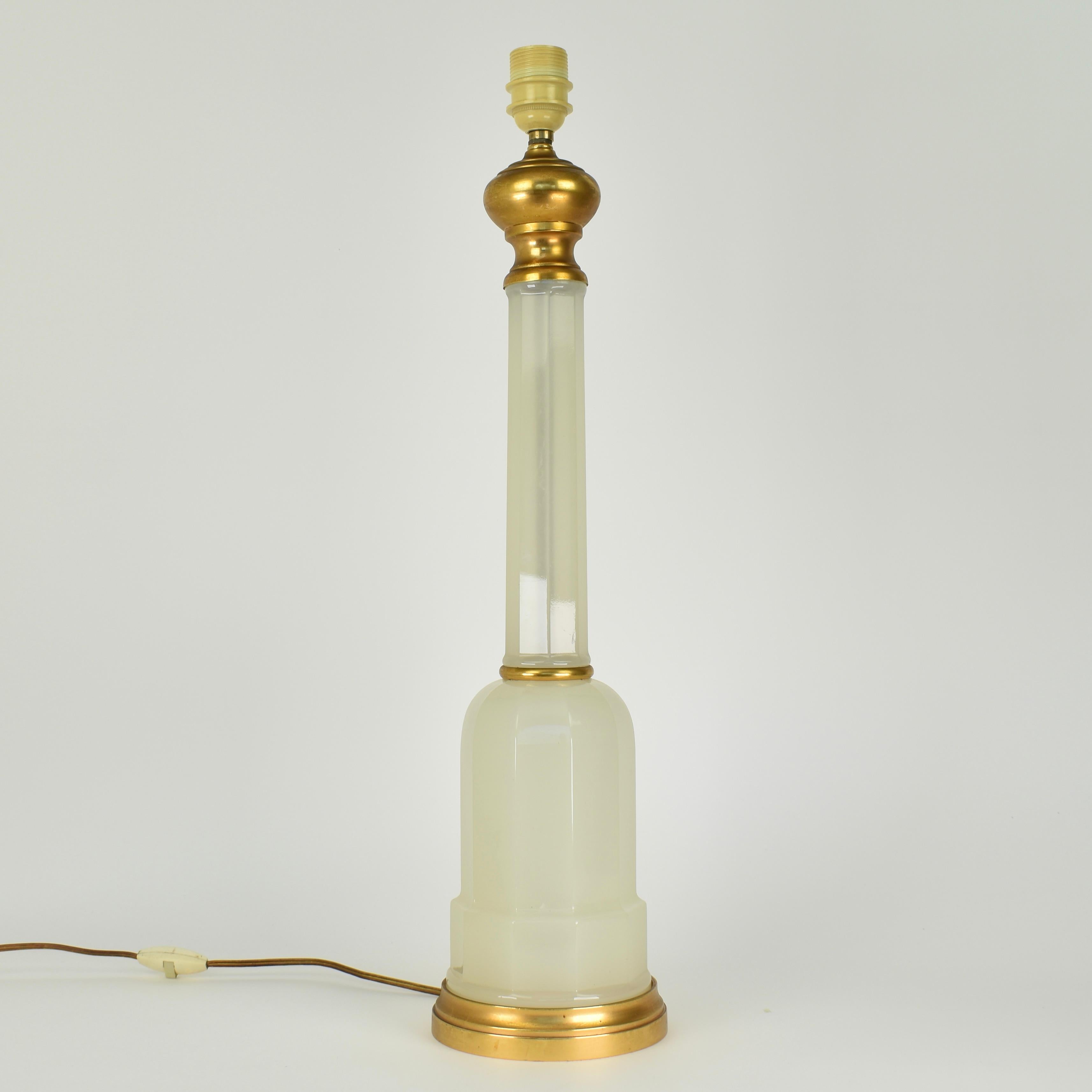 1950s Opaline Table Lamp by Cenedese Murano For Sale 5
