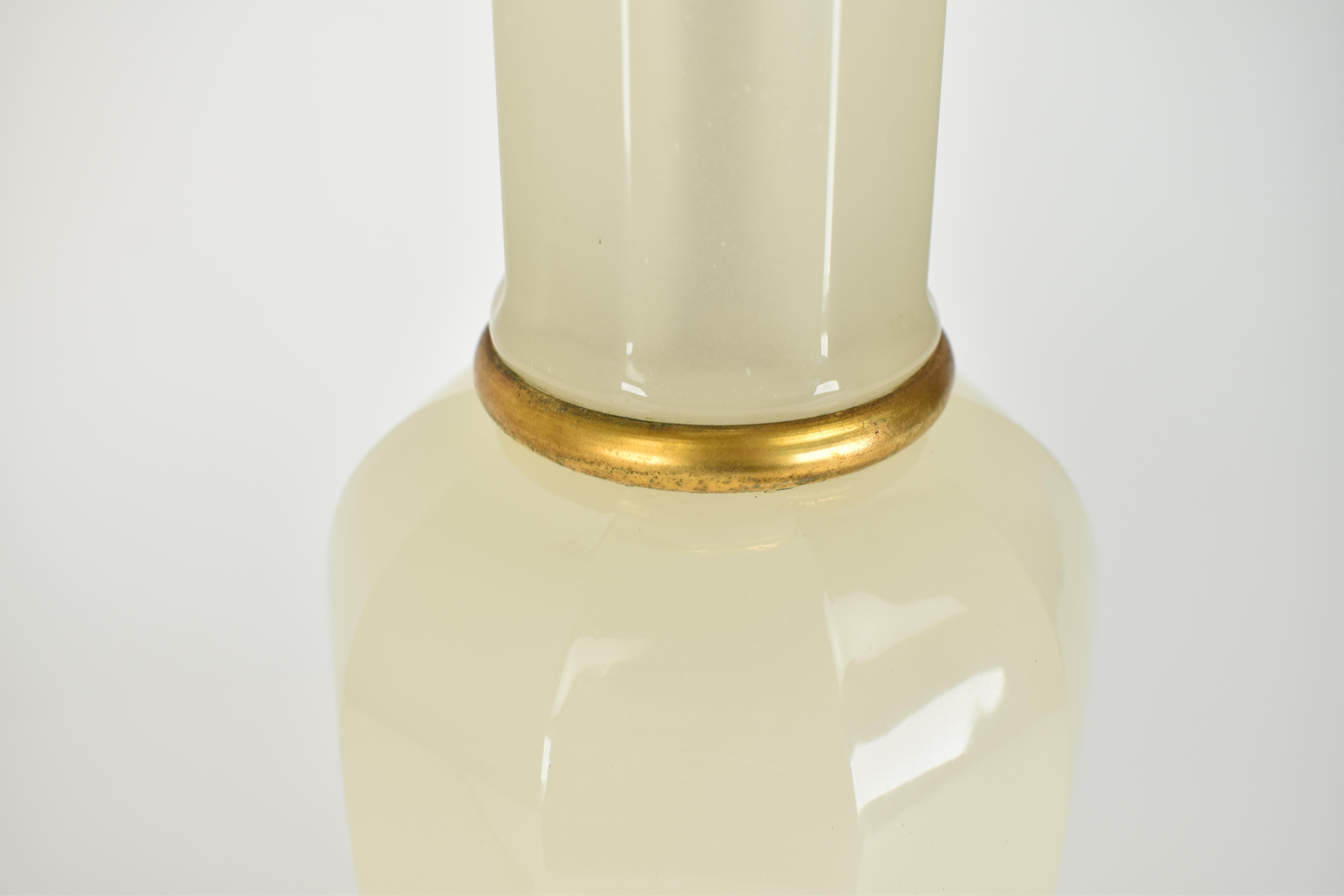 1950s Opaline Table Lamp by Cenedese Murano For Sale 1
