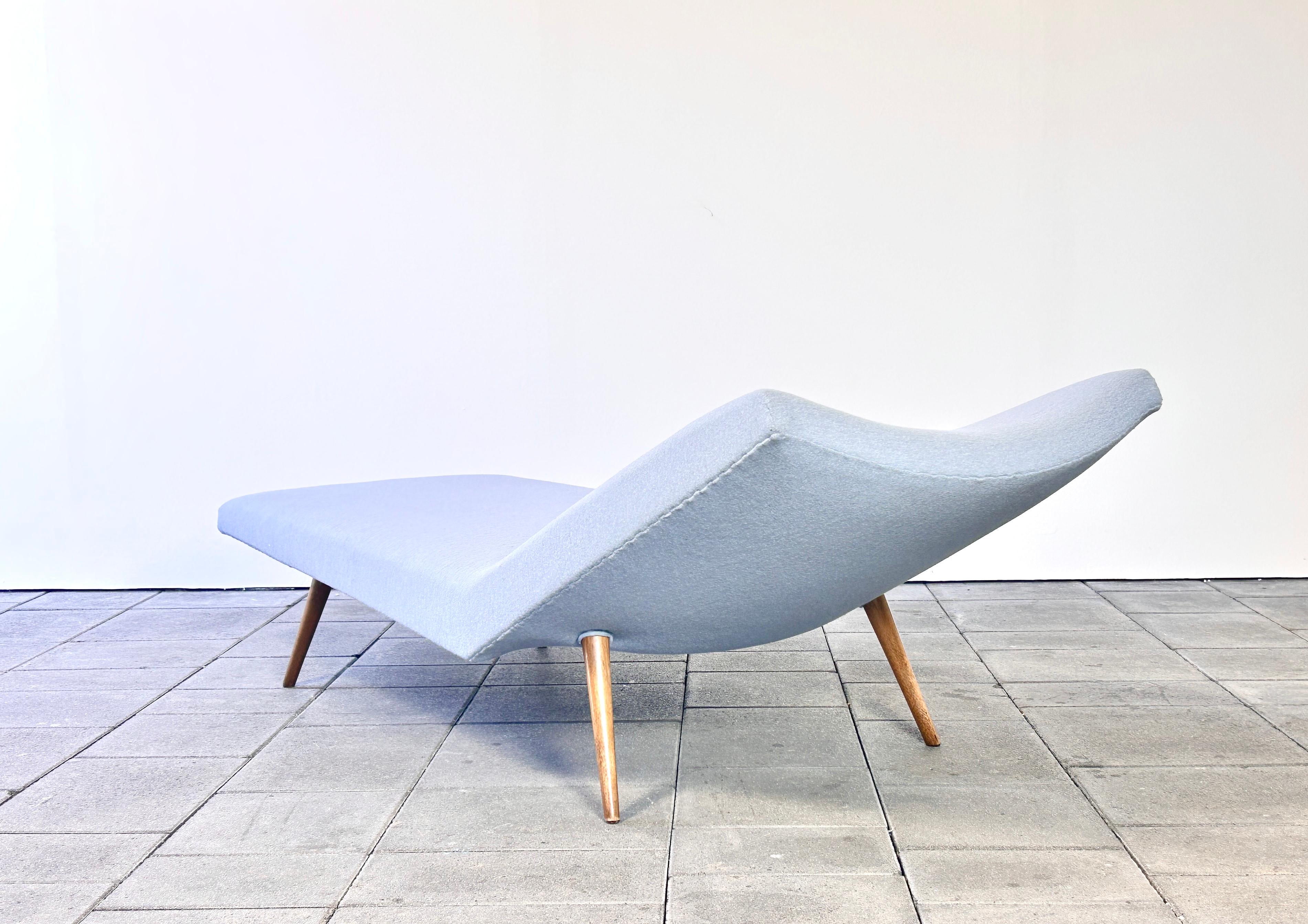 Mid-Century Modern 1950ies daybed designed by Theo Ruth for Artifort For Sale