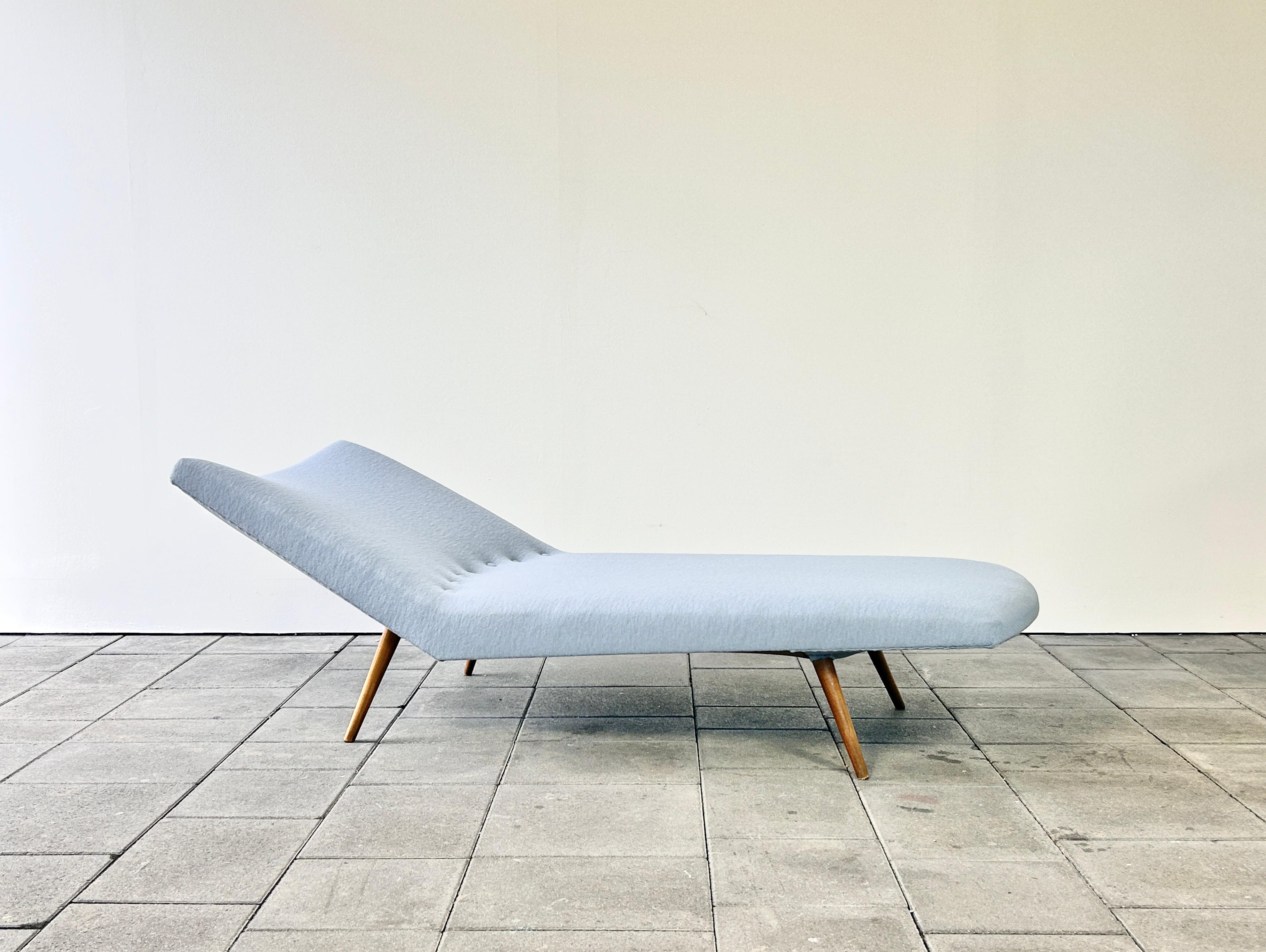 1950ies daybed designed by Theo Ruth for Artifort For Sale 1